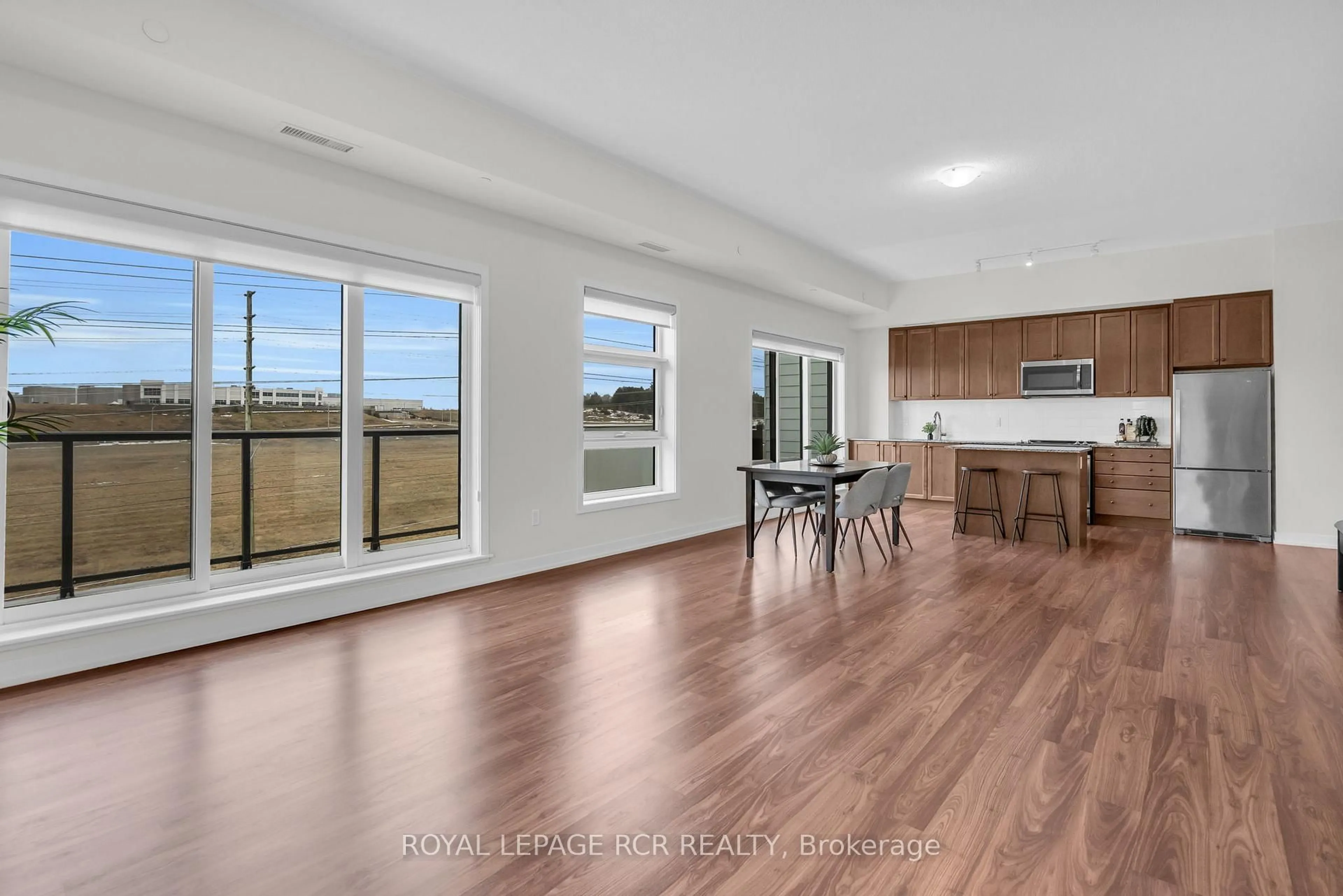 Open concept kitchen, wood/laminate floor for 555 William Graham Dr #413, Aurora Ontario L4G 3H9