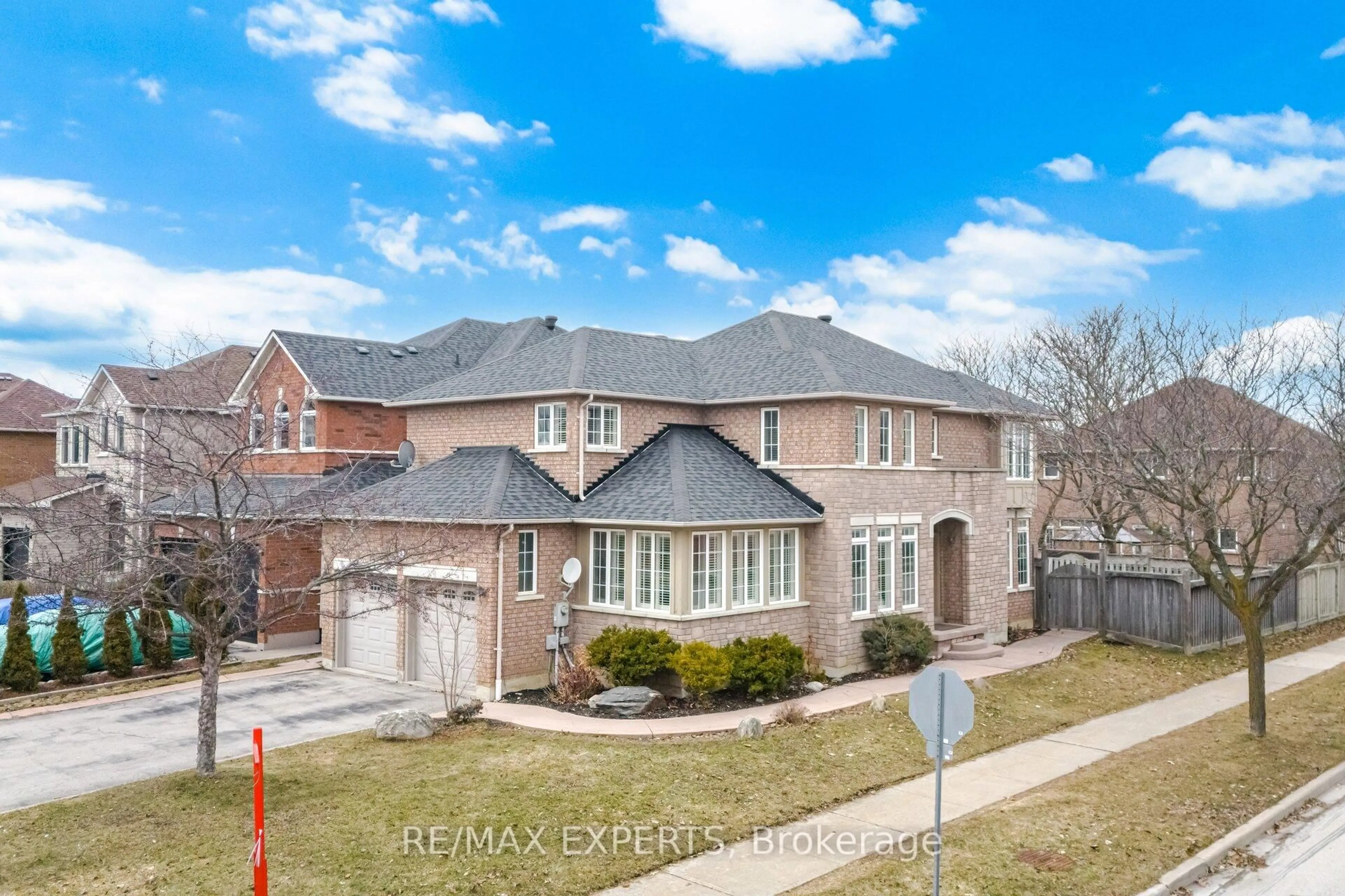 A pic from outside/outdoor area/front of a property/back of a property/a pic from drone, street for 2 Sequoia Rd, Vaughan Ontario L4H 1W2