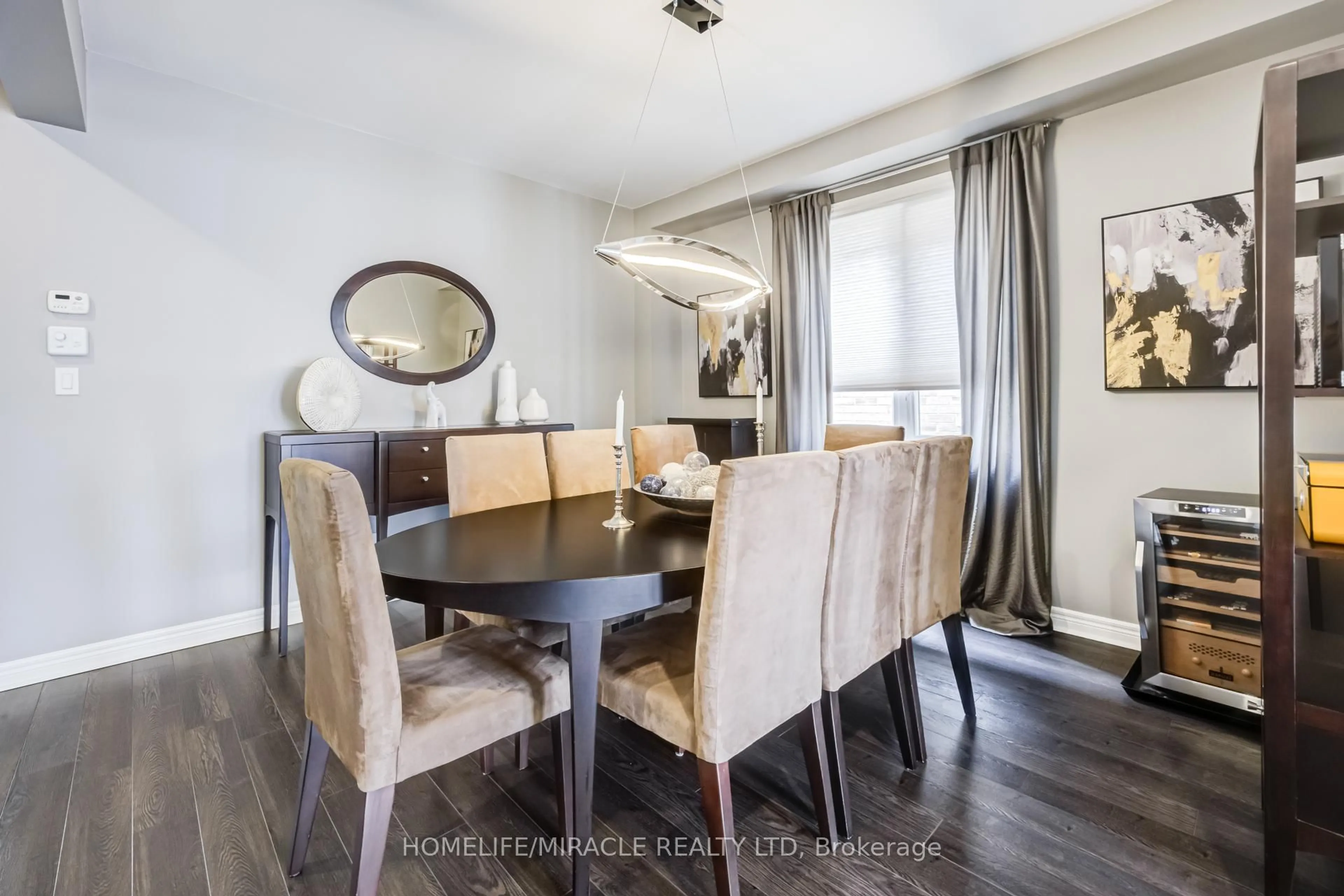 Dining room, wood/laminate floor for 29 Mason Dr, New Tecumseth Ontario L9R 0M5