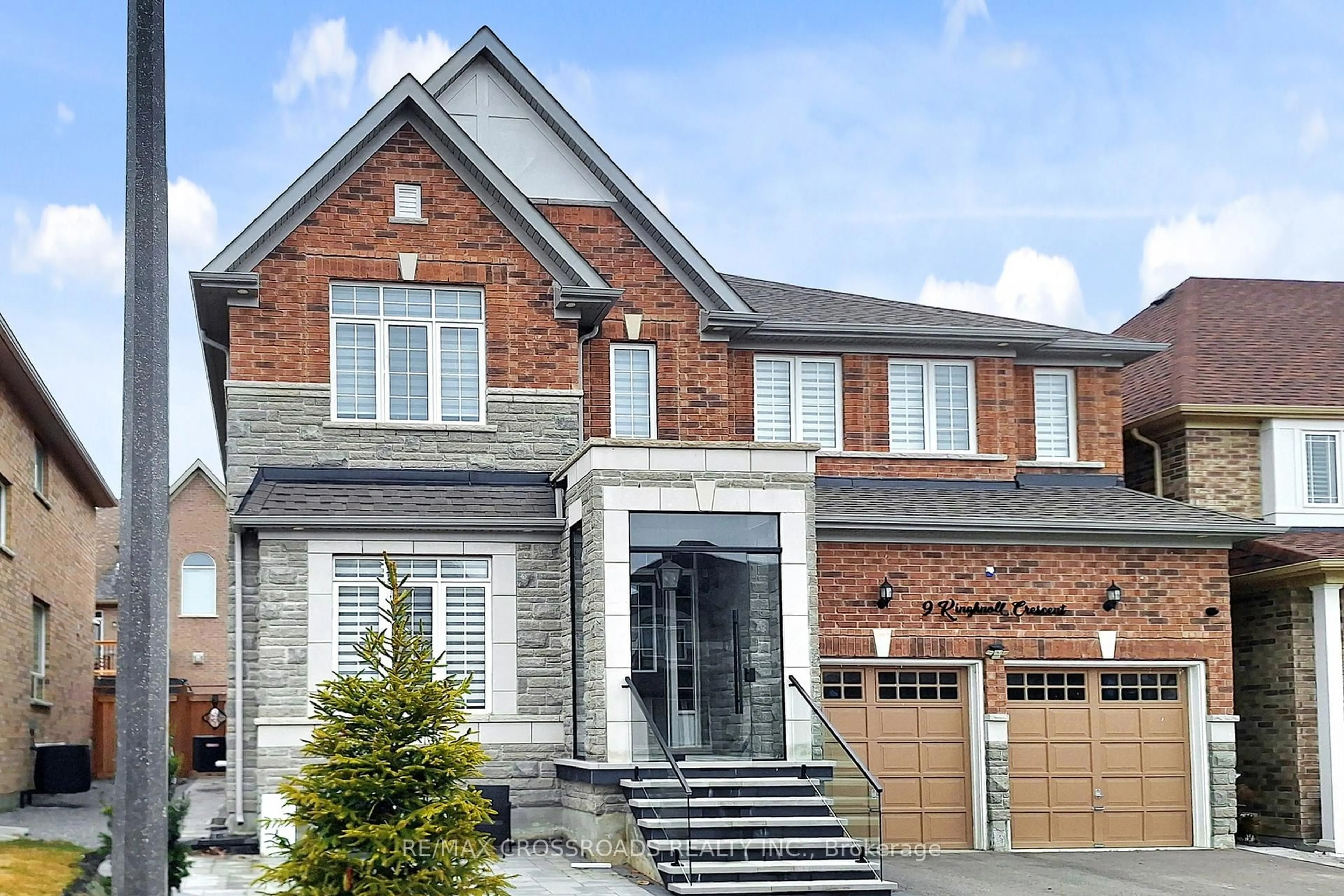 Home with brick exterior material, street for 9 KINGKNOLL Cres, Georgina Ontario L4P 0H6