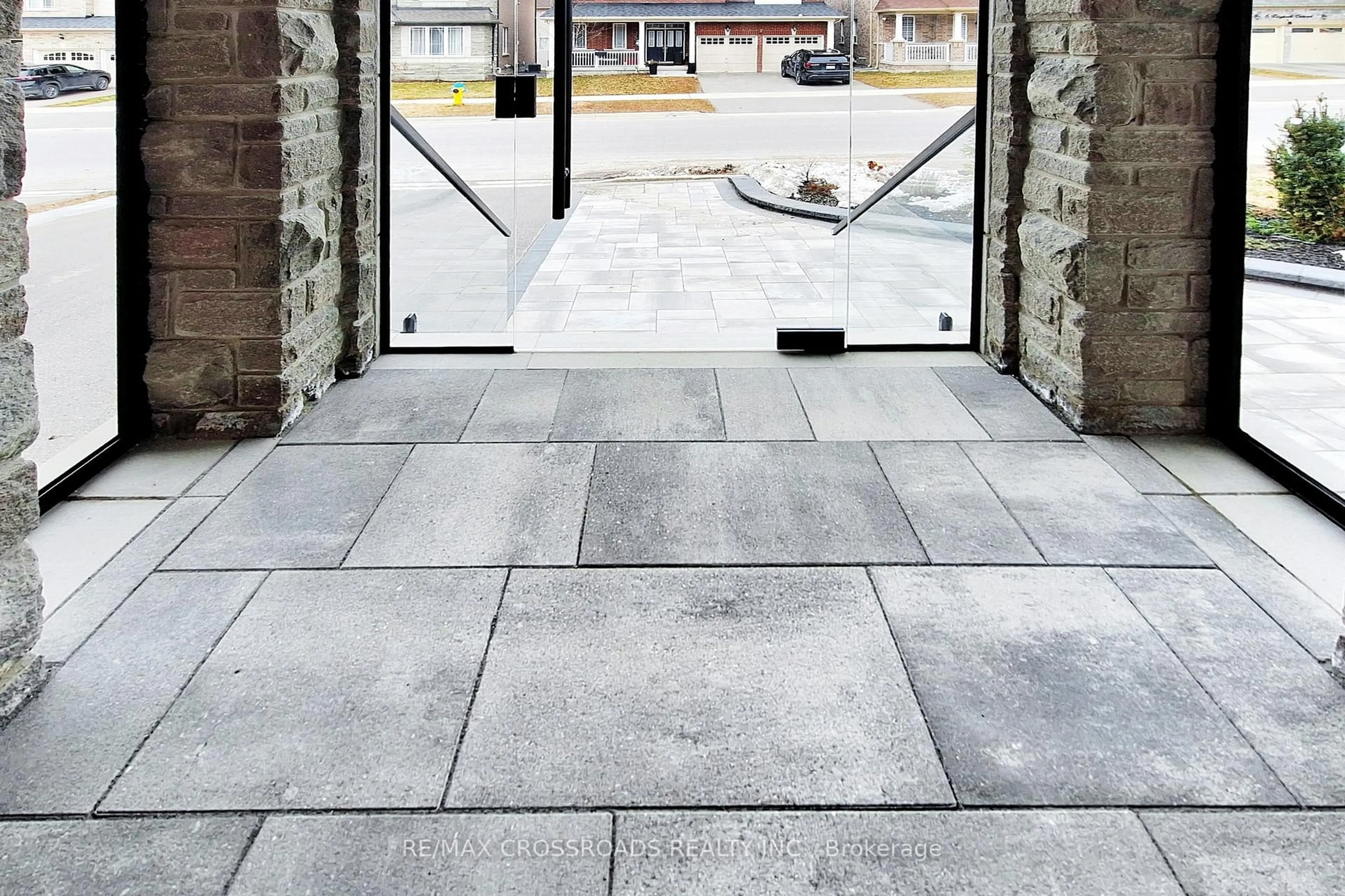 Patio, street for 9 KINGKNOLL Cres, Georgina Ontario L4P 0H6