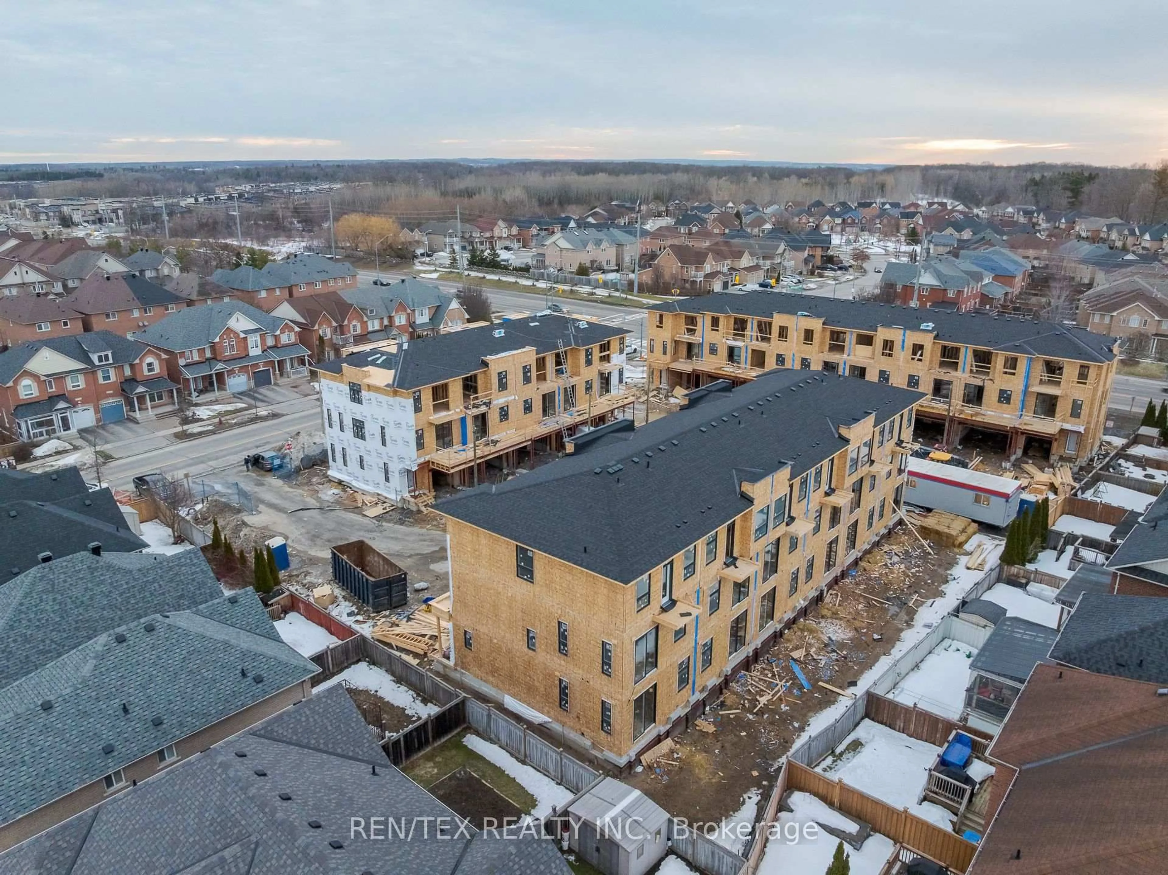 A pic from outside/outdoor area/front of a property/back of a property/a pic from drone, city buildings view from balcony for 10 Baldwin Ransom Lane, Richmond Hill Ontario L4E 5A3