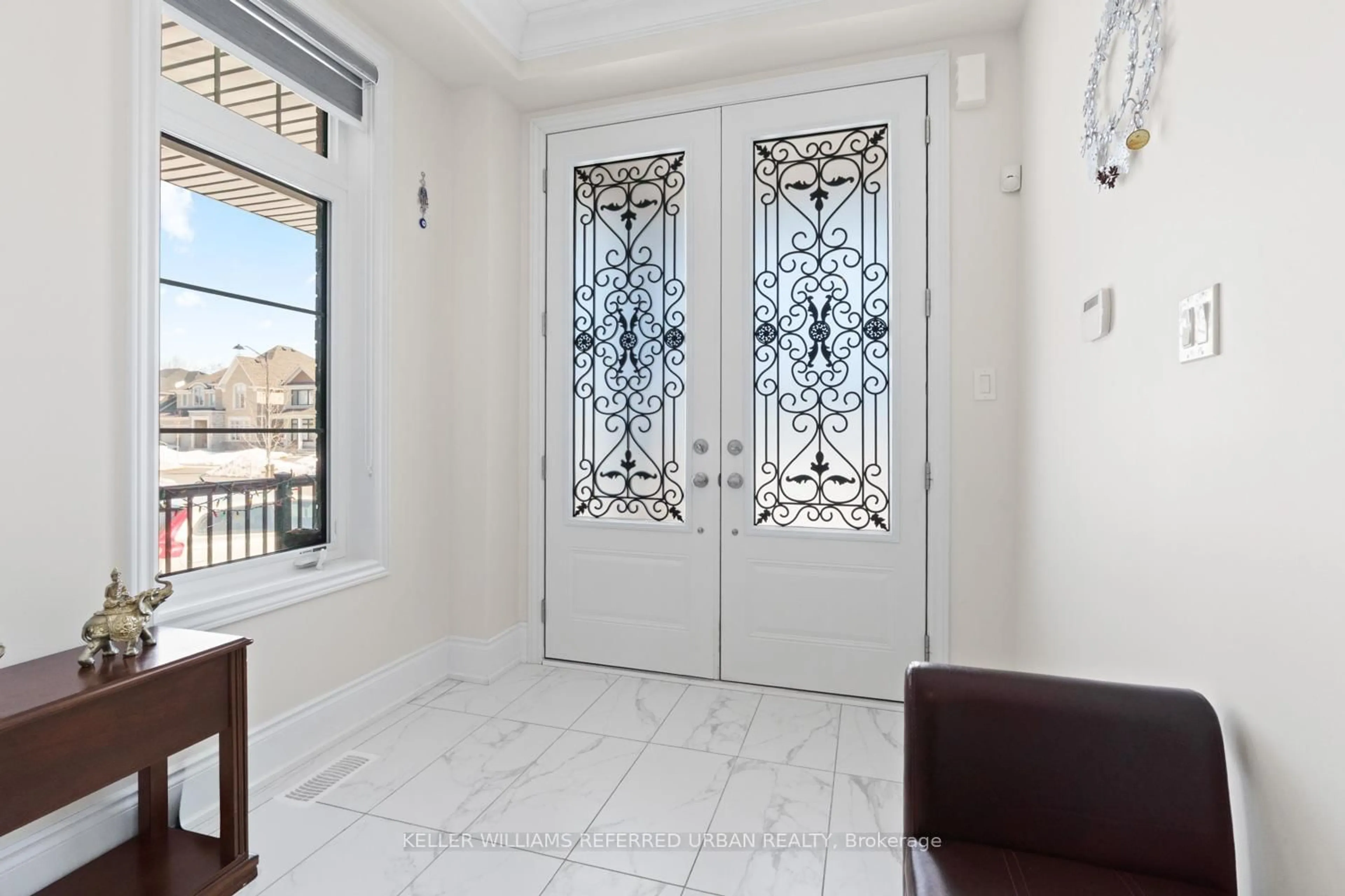 Indoor entryway for 14 Hummingbird Grve, Adjala-Tosorontio Ontario L0G 1W0