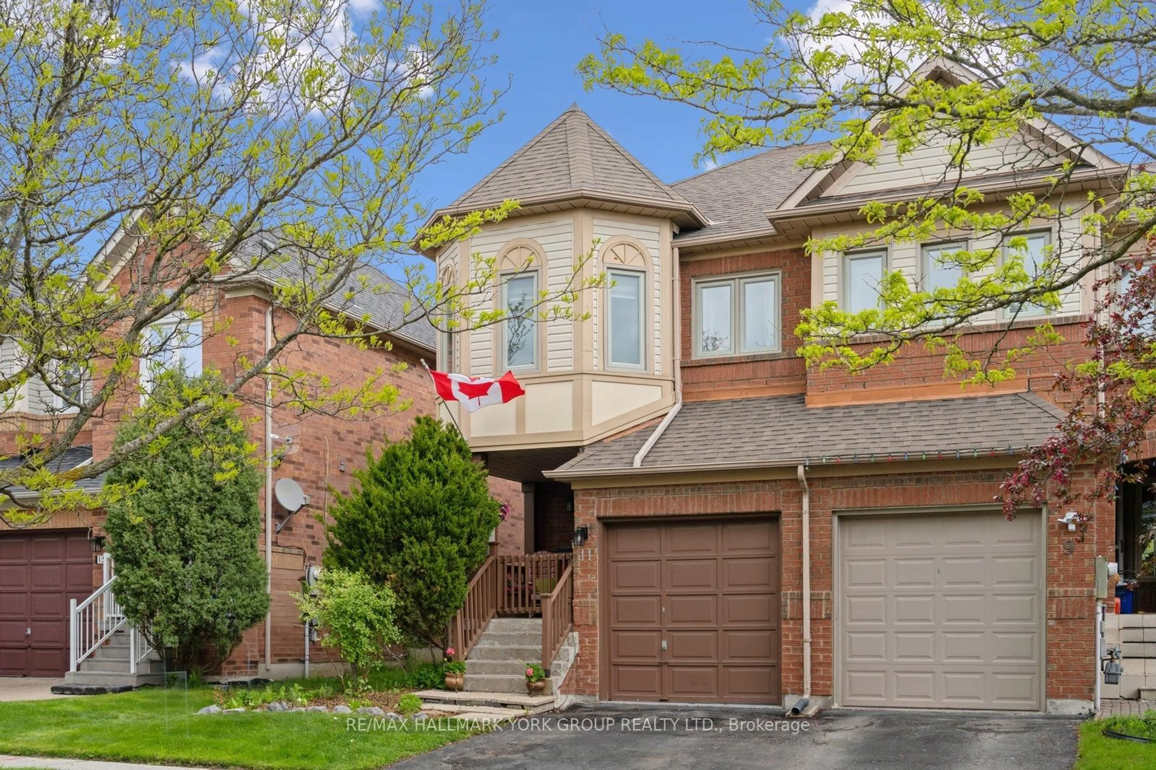 Home with brick exterior material, street for 11 Snedden Ave, Aurora Ontario L4G 7J6