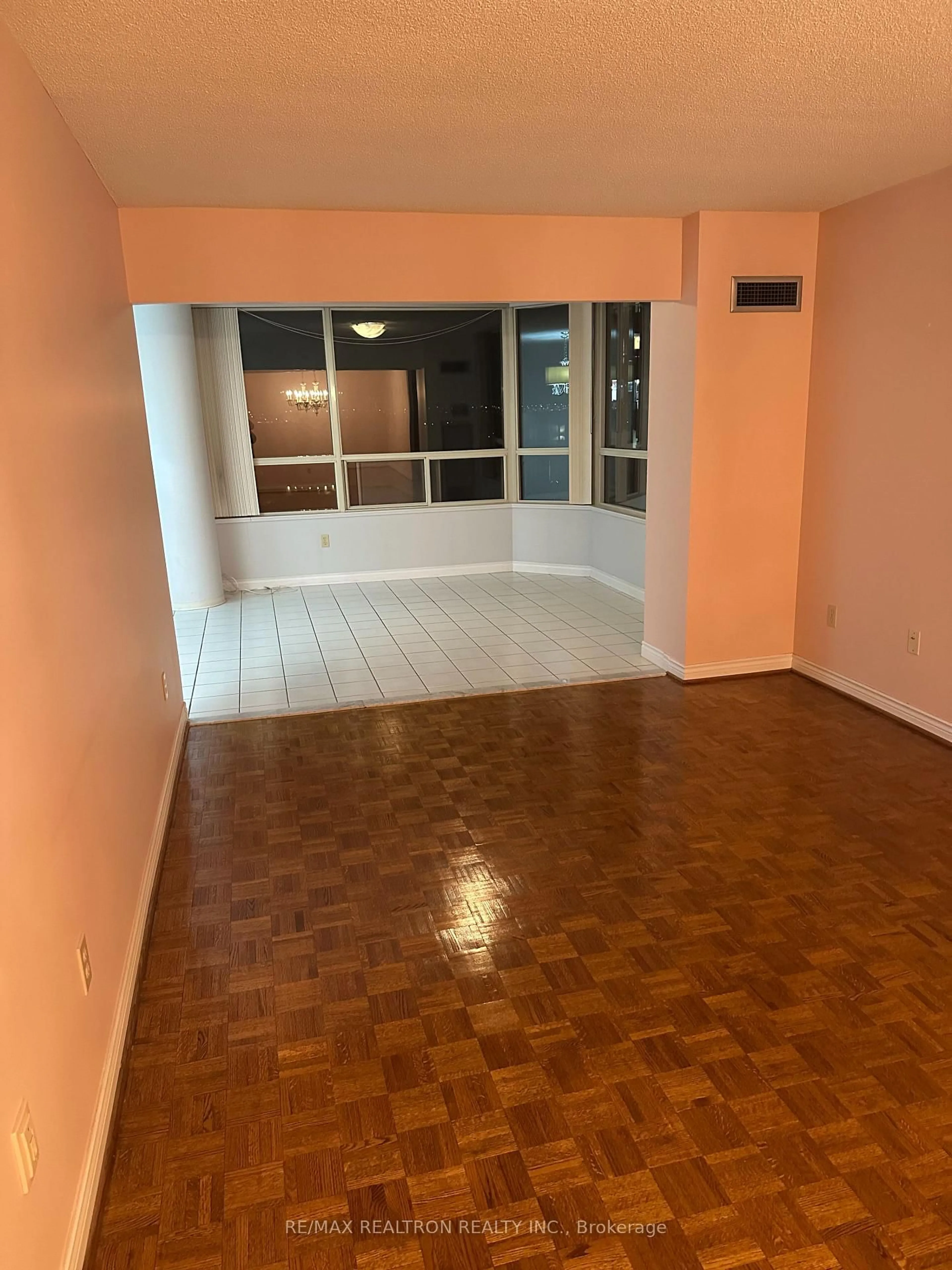 A pic of a room for 7 Townsgate Dr #1206, Vaughan Ontario L4J 7Z9