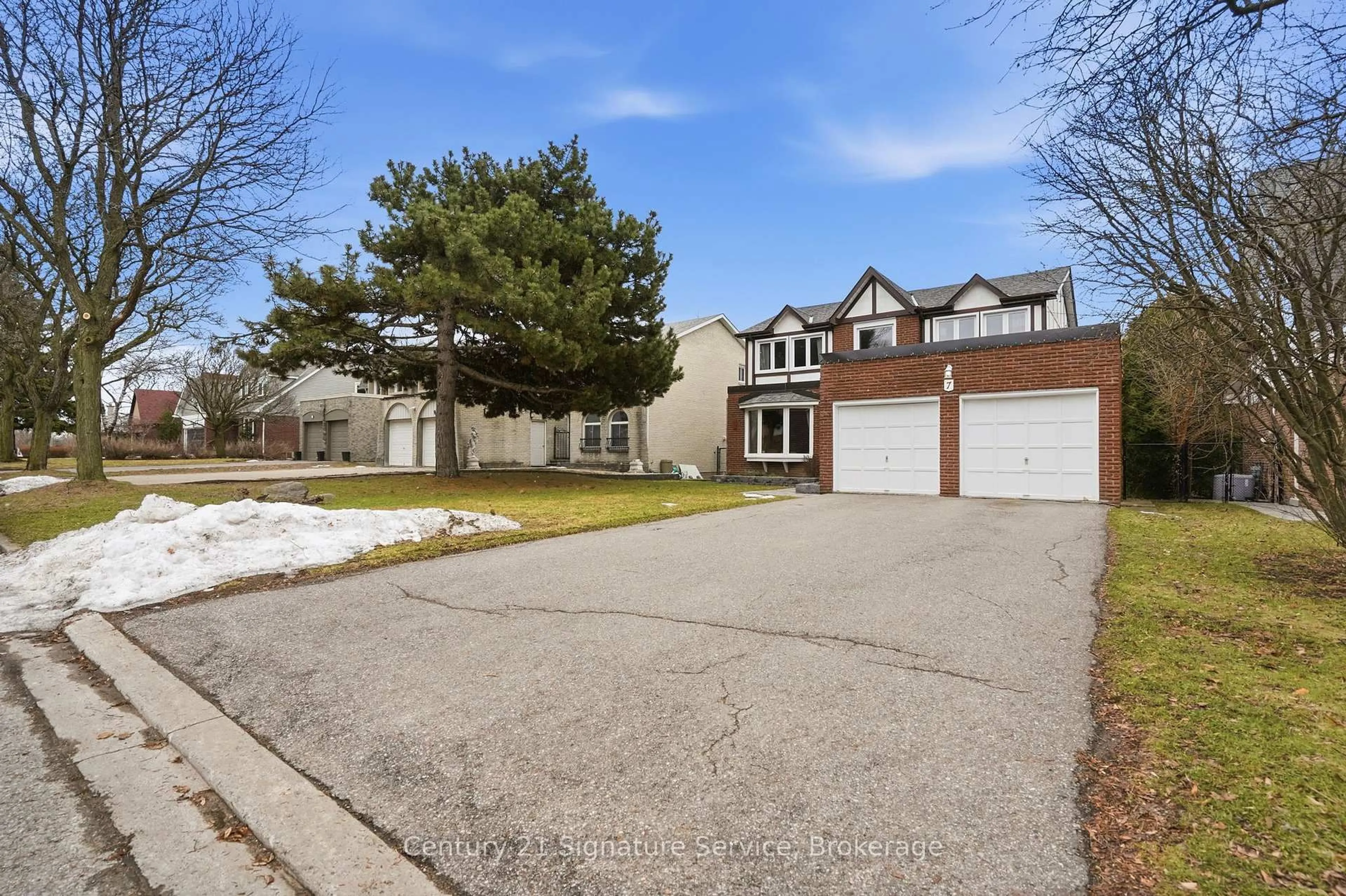 A pic from outside/outdoor area/front of a property/back of a property/a pic from drone, street for 7 German Mills, Markham Ontario L3T 4H4