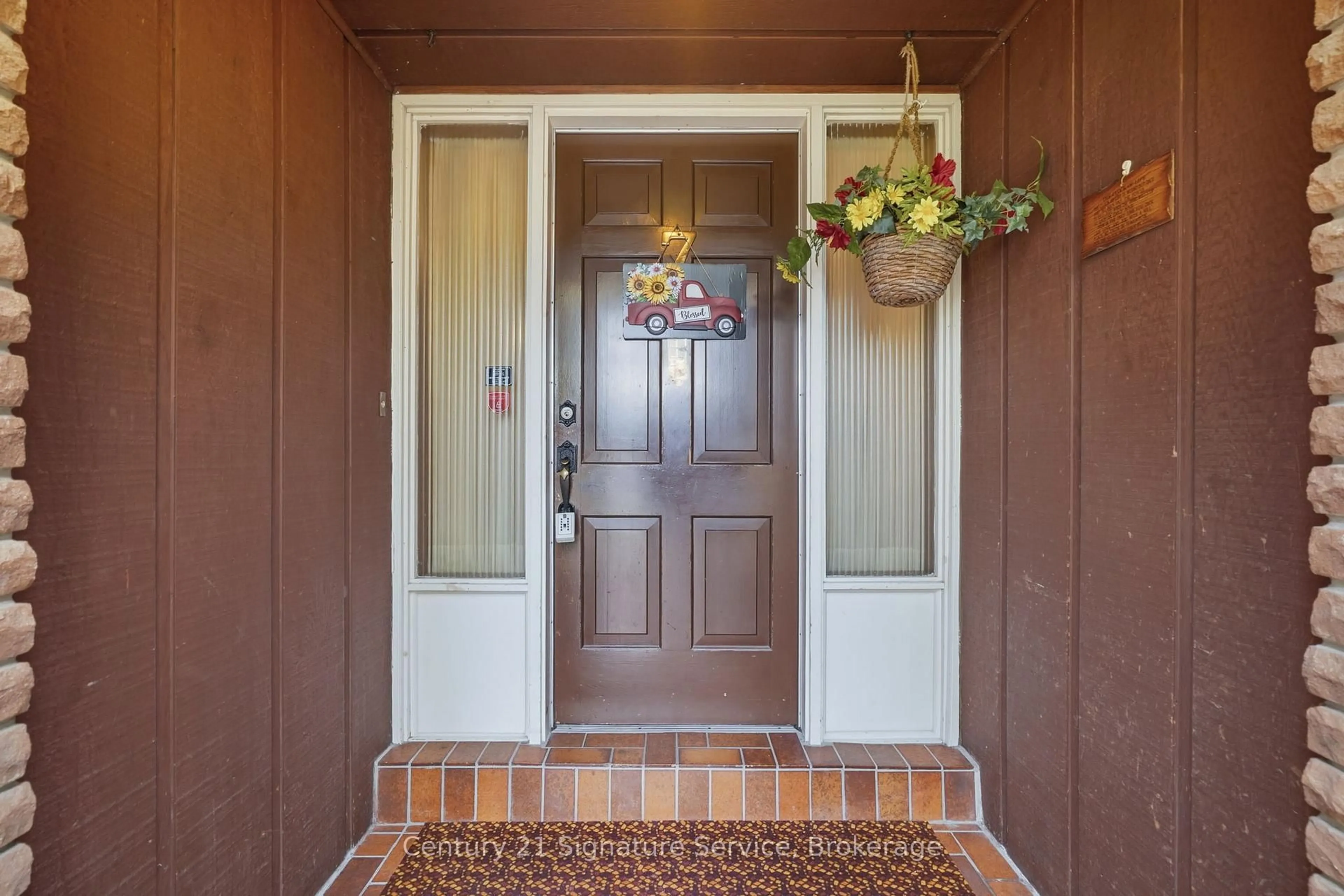 Indoor entryway for 7 German Mills, Markham Ontario L3T 4H4