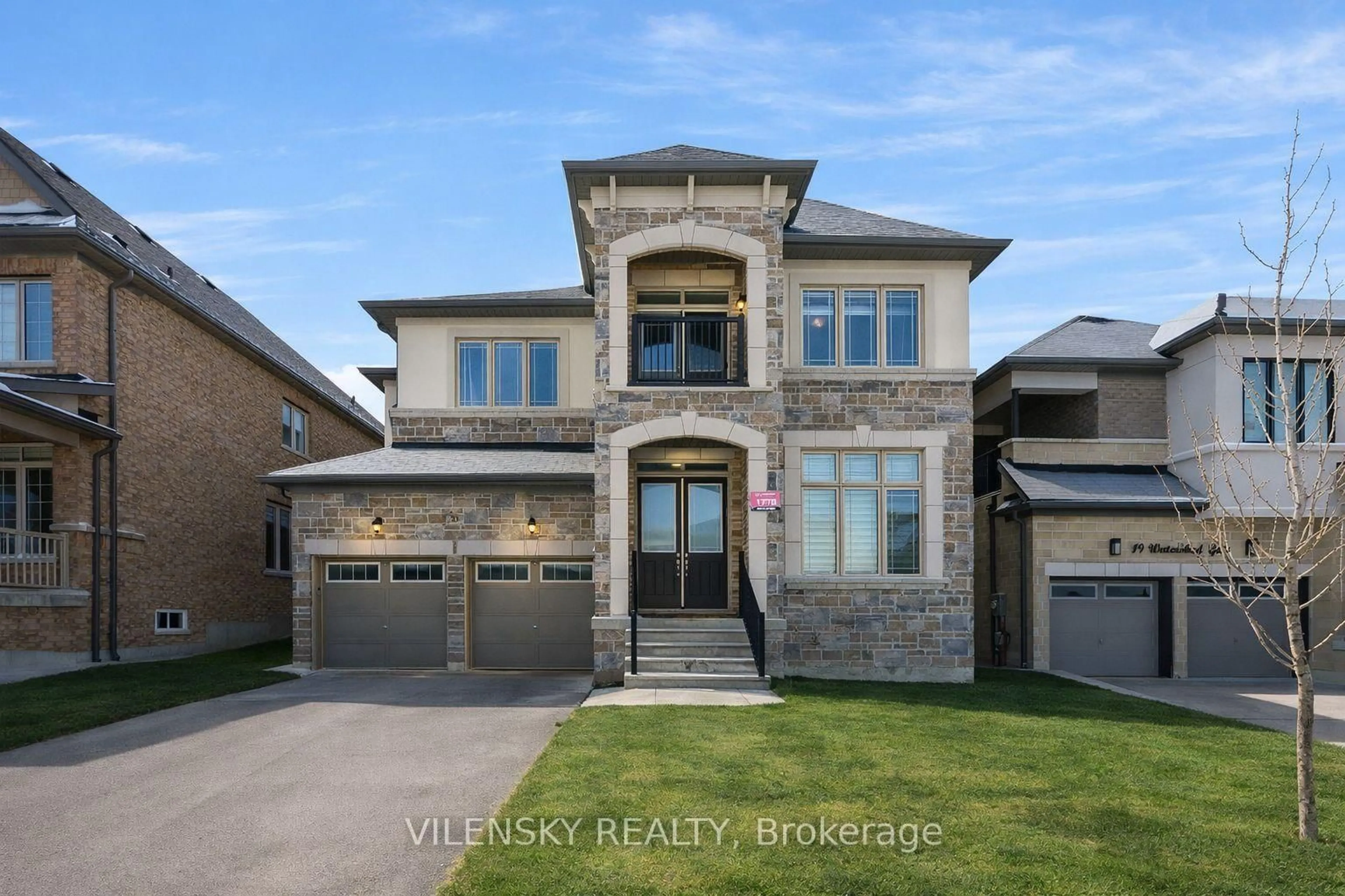 Home with brick exterior material, street for 23 Watershed Gate, East Gwillimbury Ontario L9N 0Y6