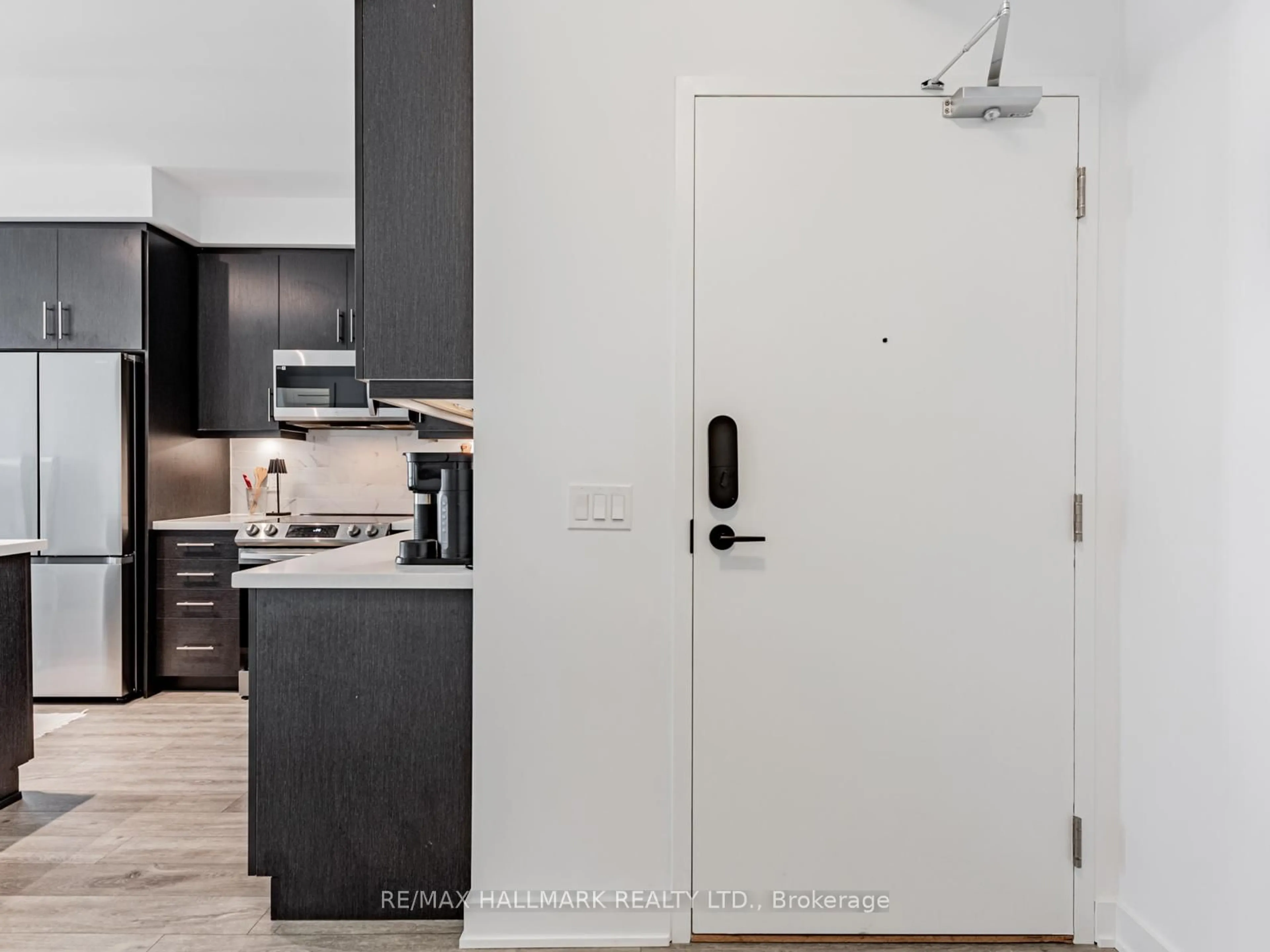 Unknown for 105 Oneida Cres #404, Richmond Hill Ontario L4B 0H6