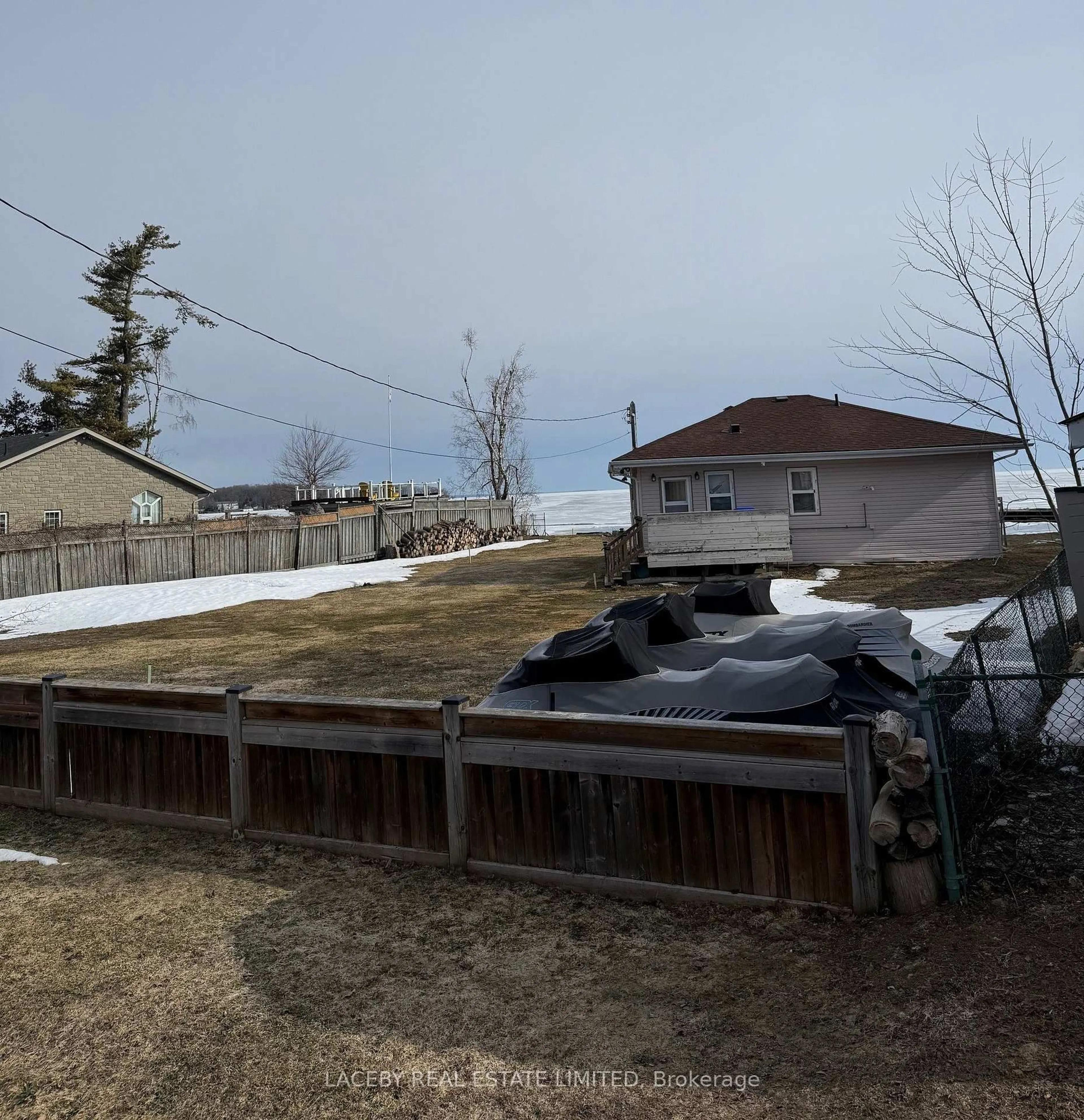 A pic from outside/outdoor area/front of a property/back of a property/a pic from drone, street for 2571 Leonard St, Innisfil Ontario L9S 3V3