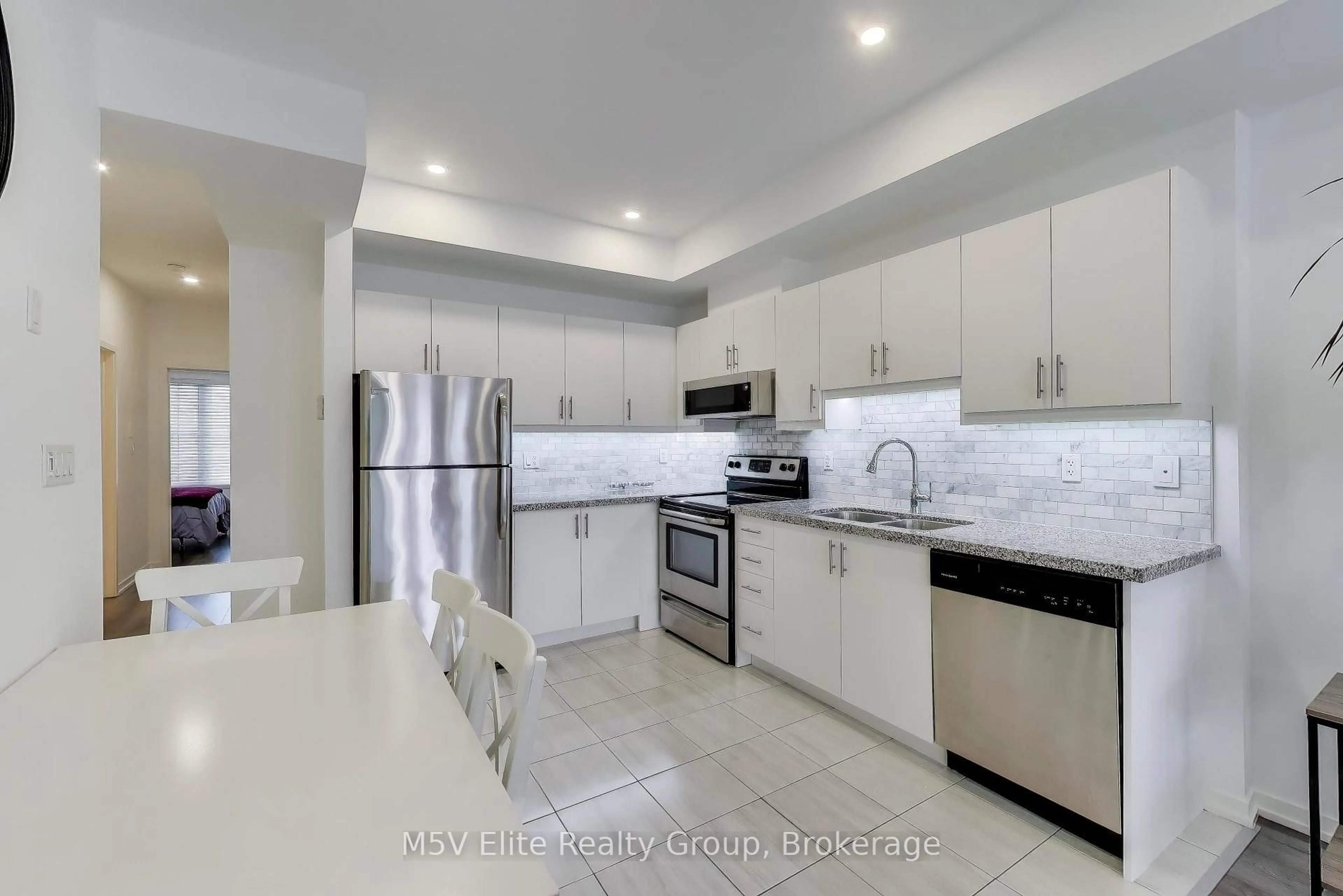 Open concept kitchen, ceramic/tile floor for 26 Bruce St #E07, Vaughan Ontario L4L 0H4