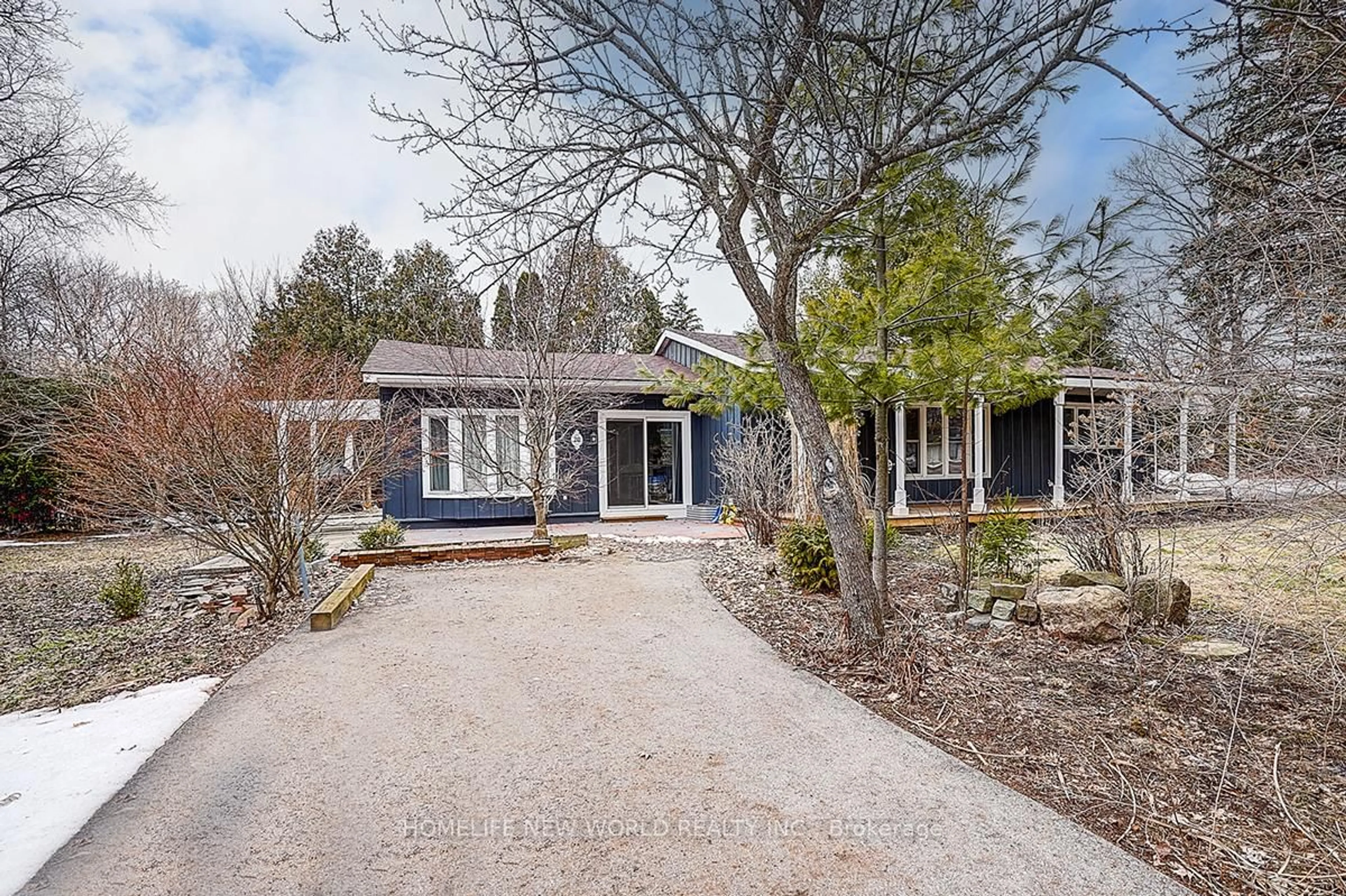 A pic from outside/outdoor area/front of a property/back of a property/a pic from drone, street for 20 John St, King Ontario L7B 1J6