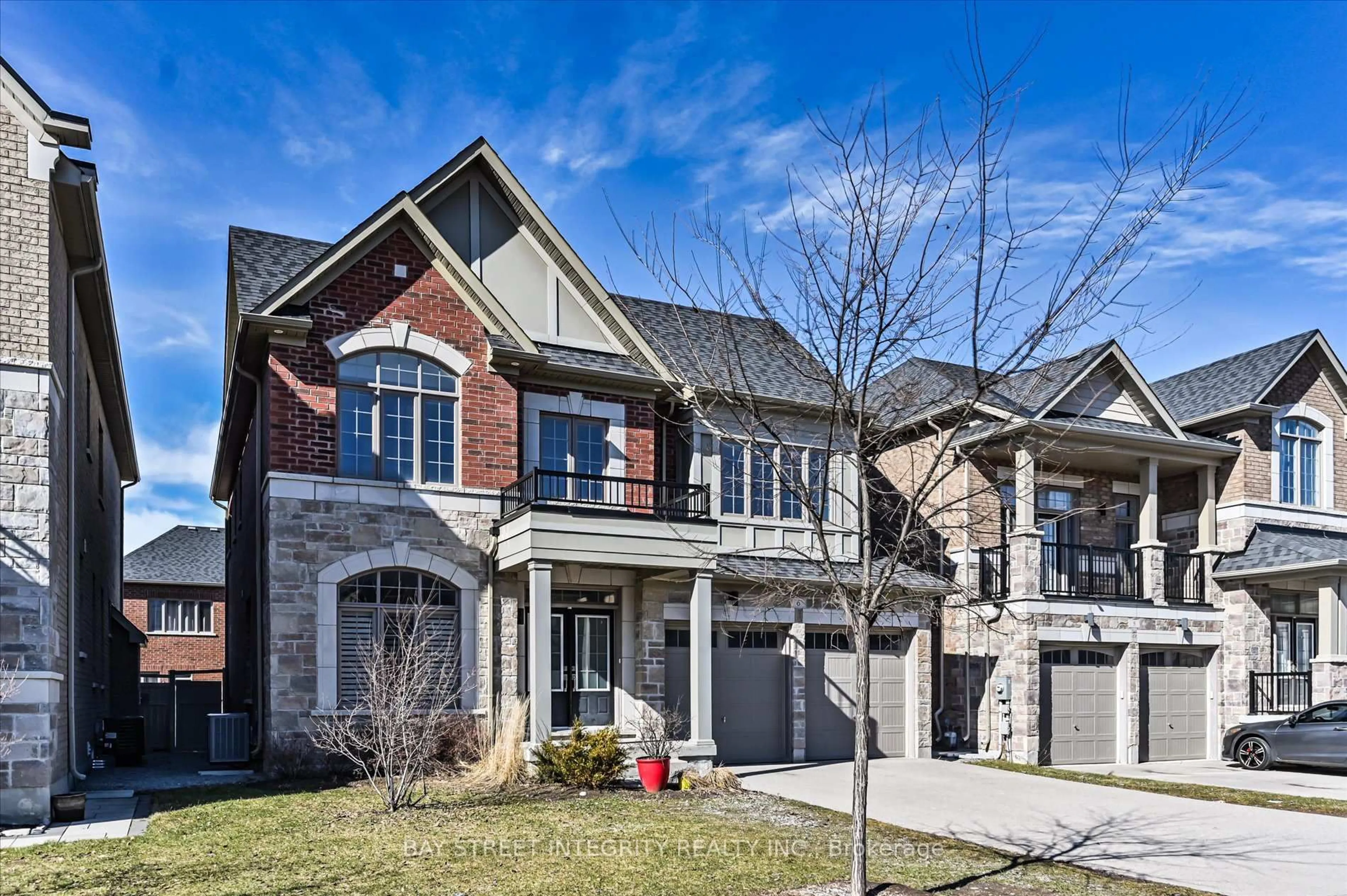 Home with brick exterior material, street for 6 Red Rose Lane, East Gwillimbury Ontario L9N 0V1