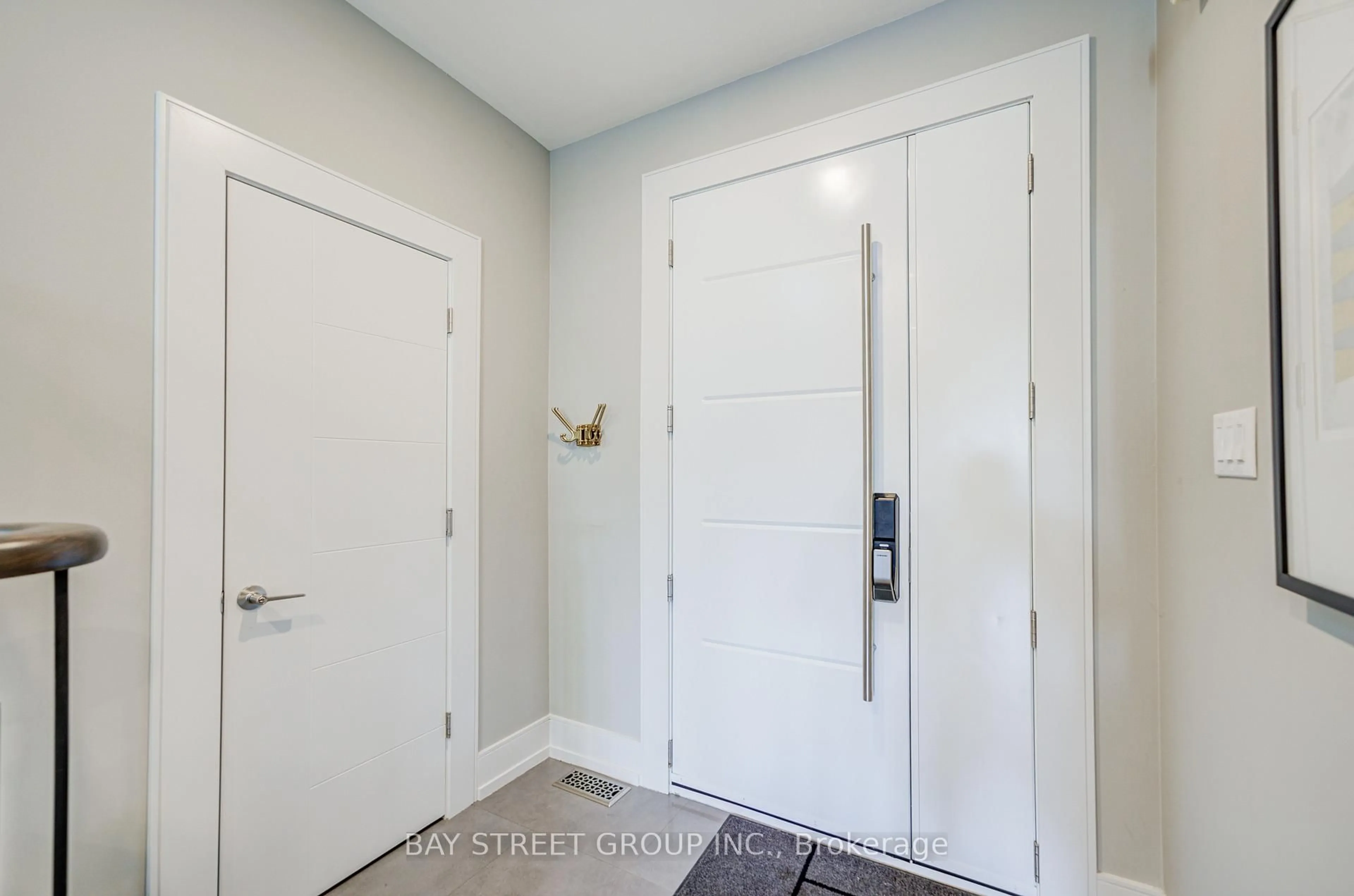 Indoor entryway for 79 Loire Valley Ave, Vaughan Ontario L4J 8V8