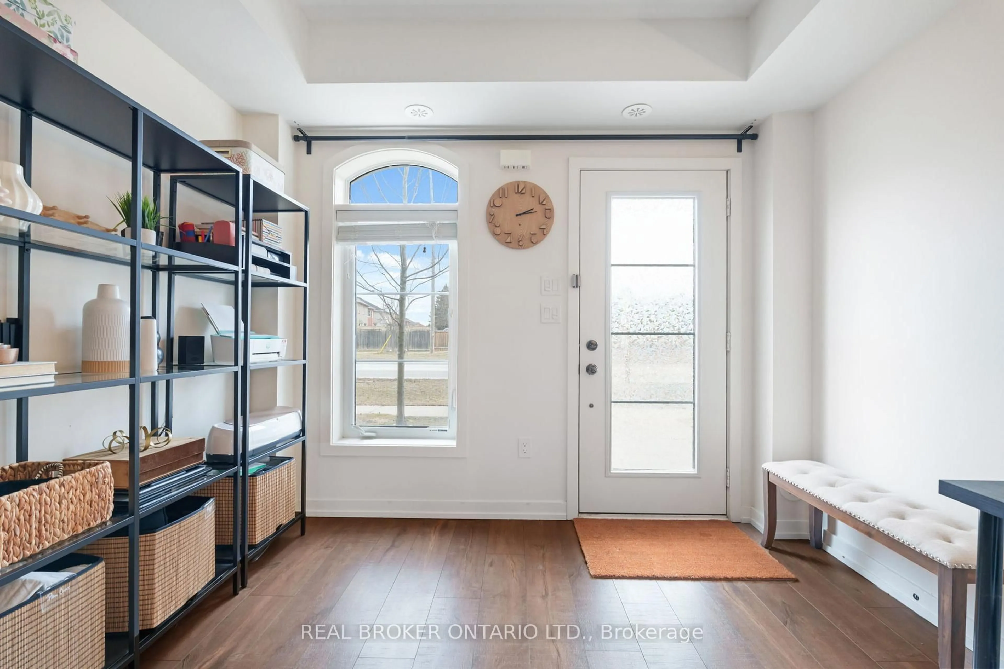 Indoor entryway for 12580 Ninth Line, Whitchurch-Stouffville Ontario L4A 1X1