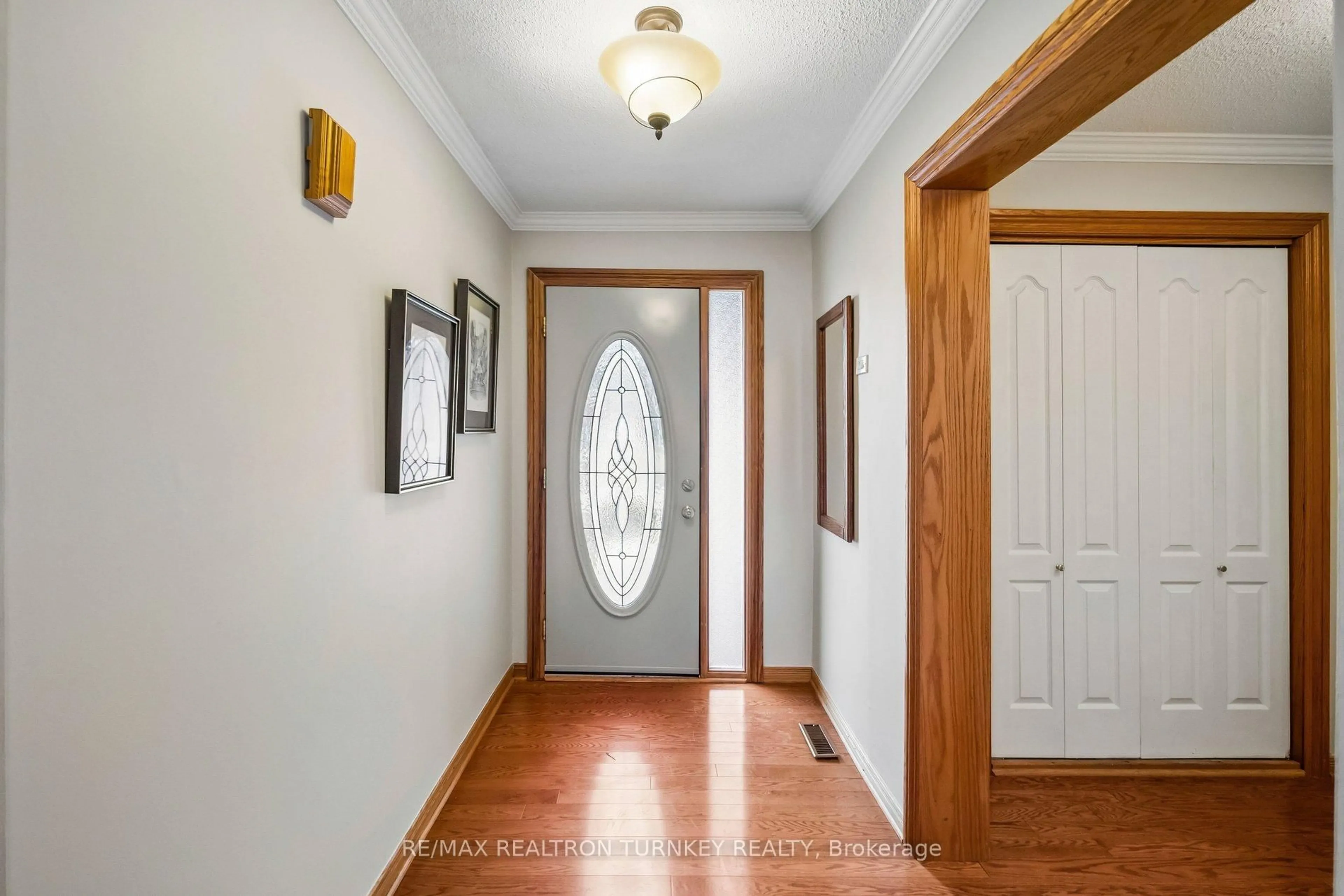 Indoor entryway for 91 Batson Dr, Aurora Ontario L4G 3R2