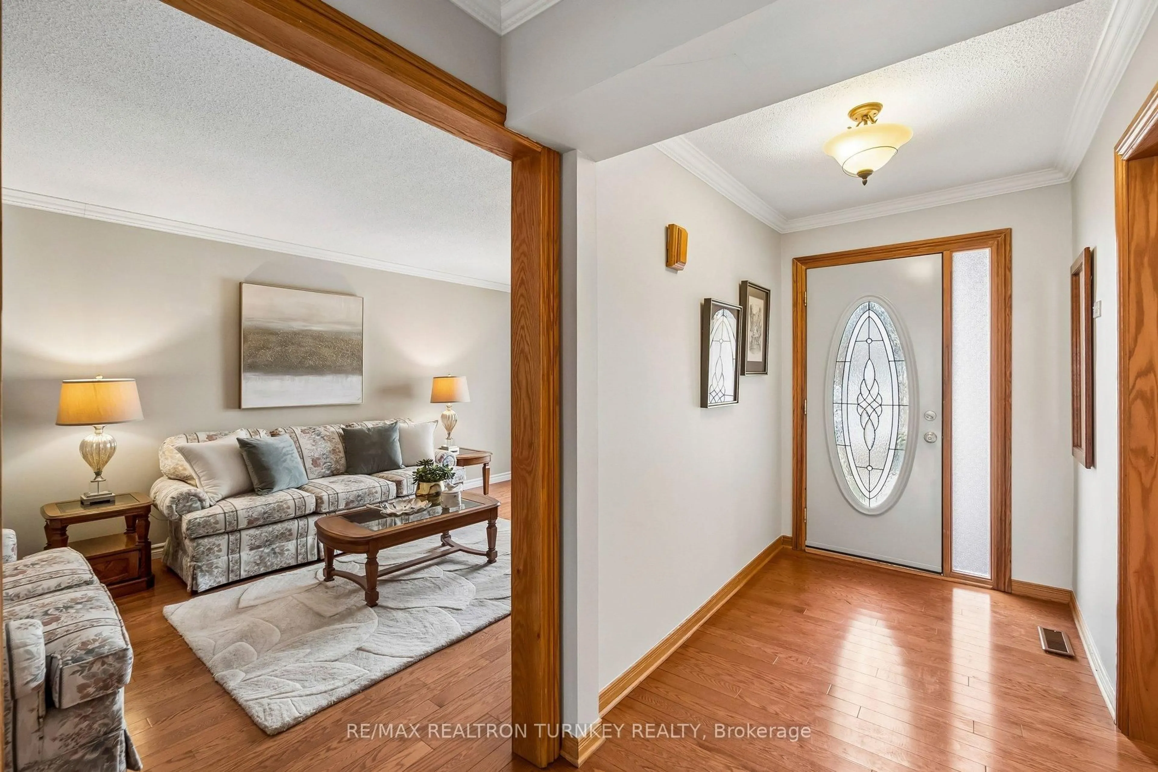 Indoor entryway for 91 Batson Dr, Aurora Ontario L4G 3R2