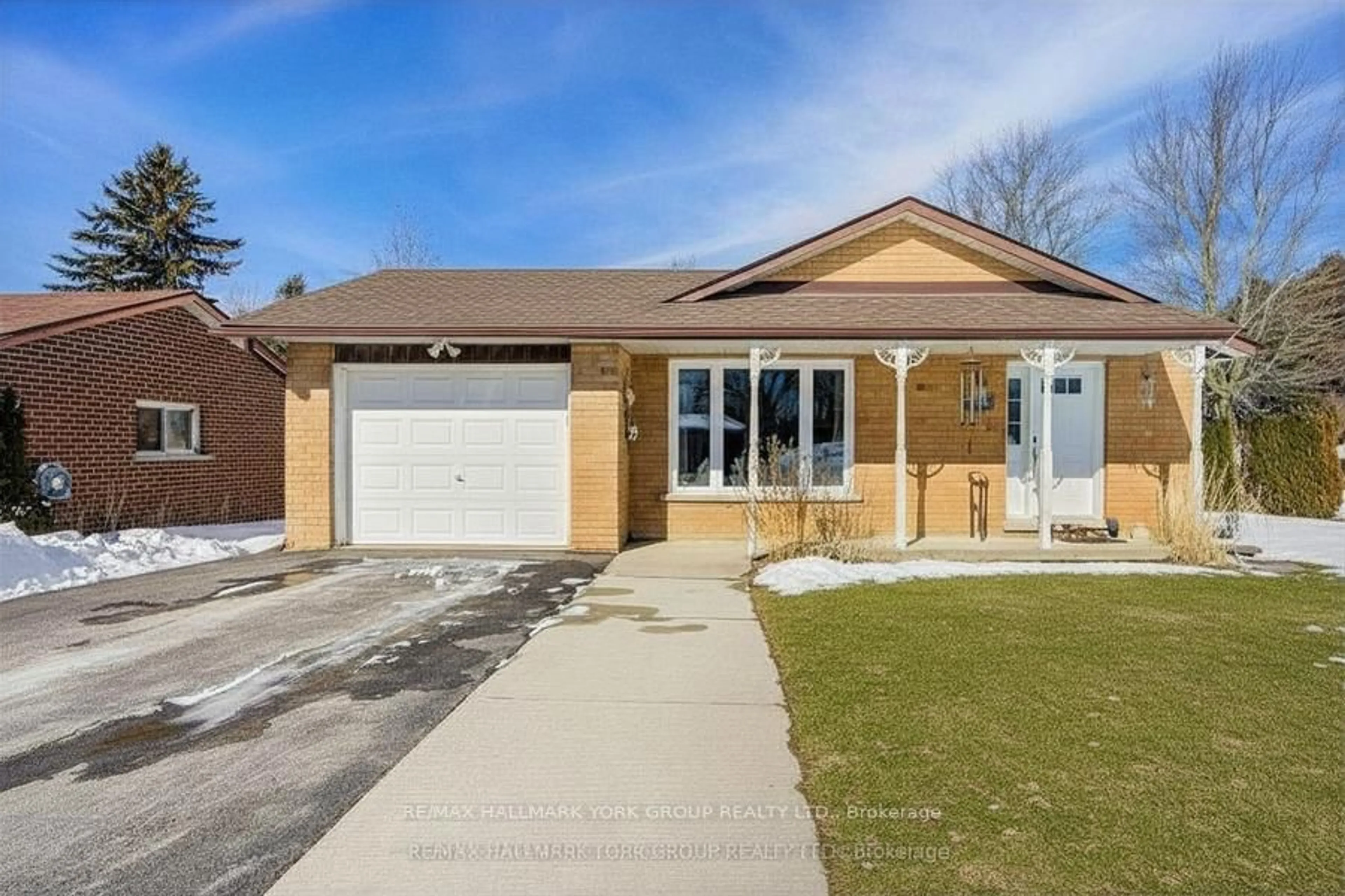Home with brick exterior material, street for 184 Olive St, East Gwillimbury Ontario L9N 1M3