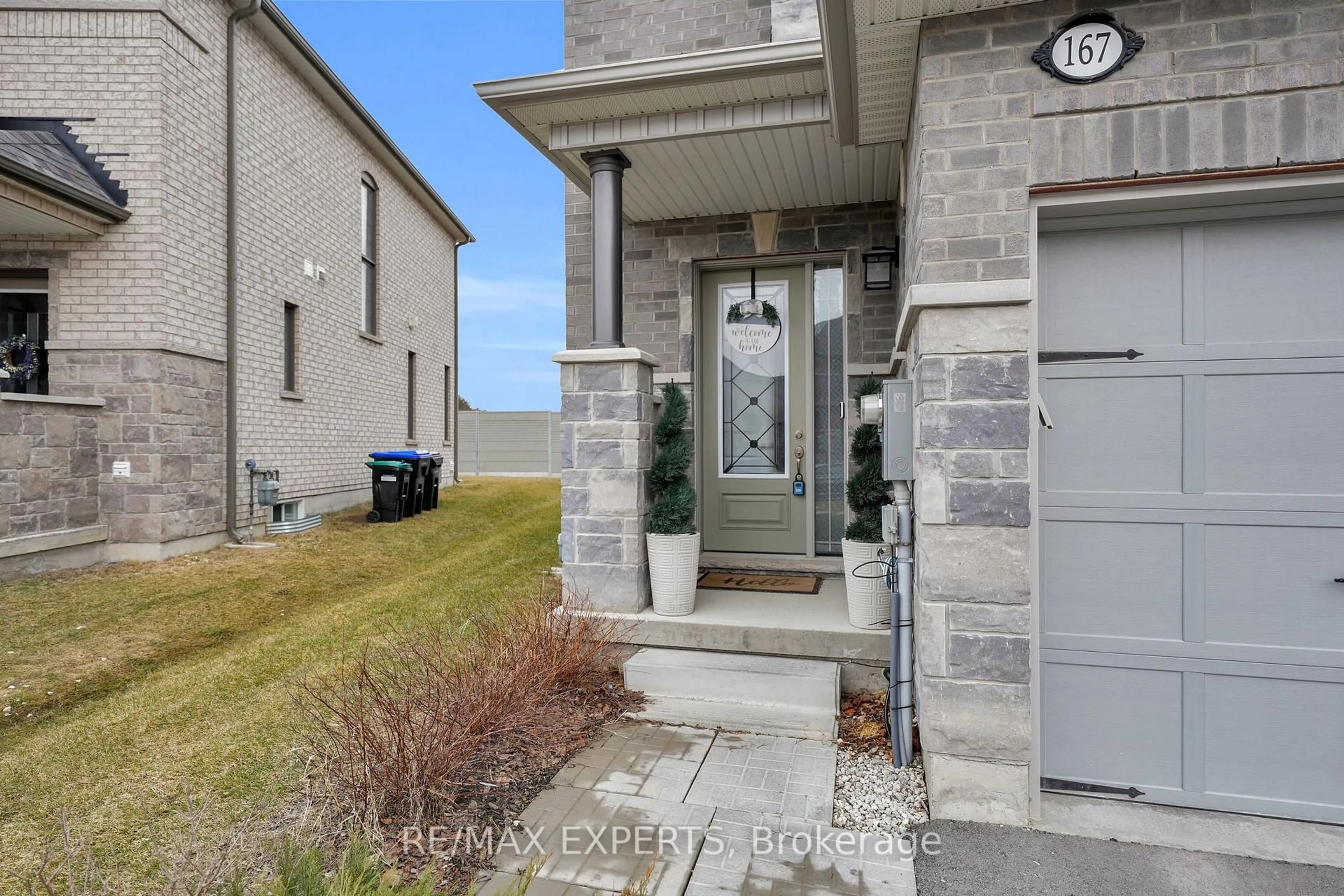 Indoor entryway for 167 Walker Blvd, New Tecumseth Ontario L9R 0R3