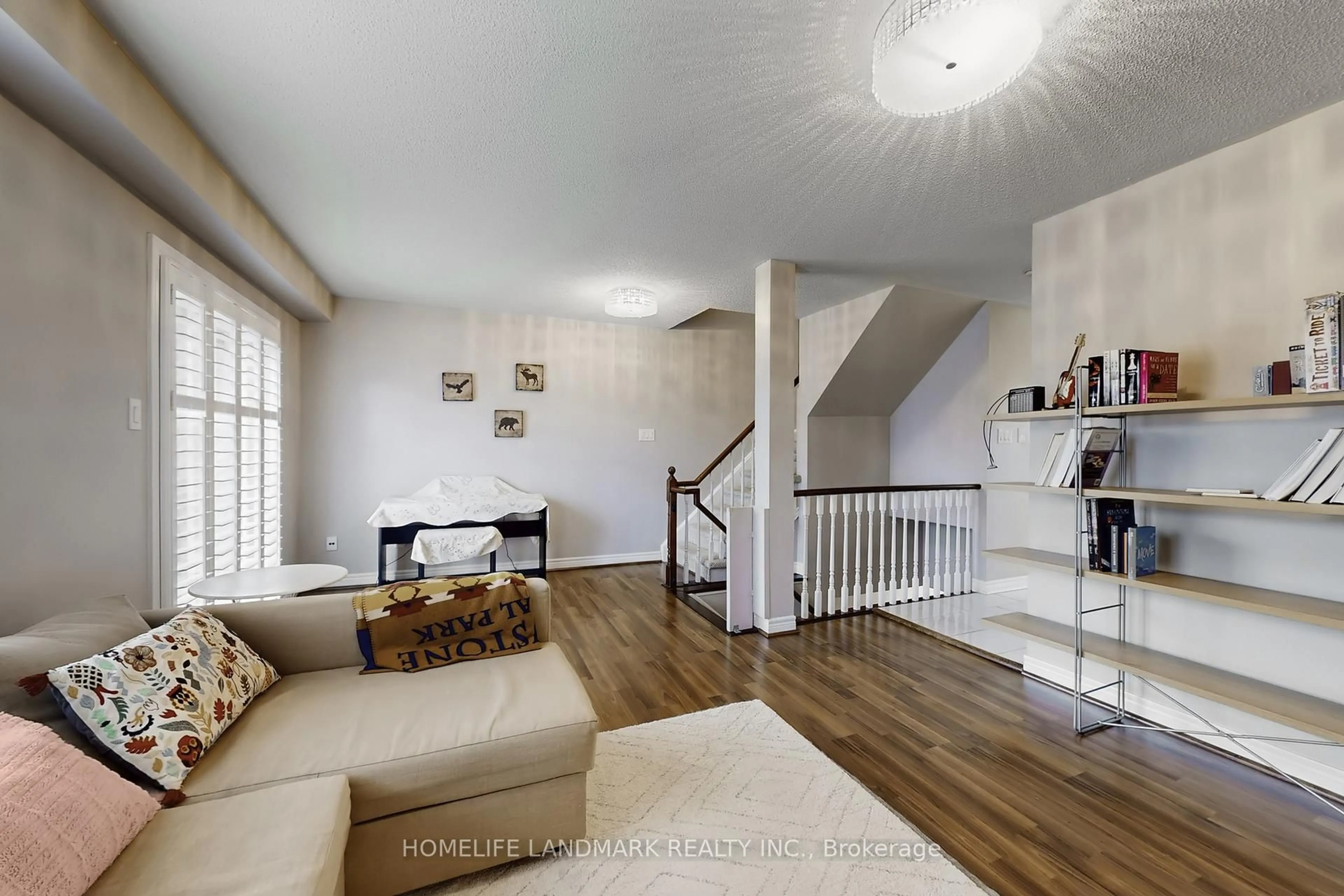 Living room with furniture, unknown for 33 Marmill Way, Markham Ontario L3P 7V6