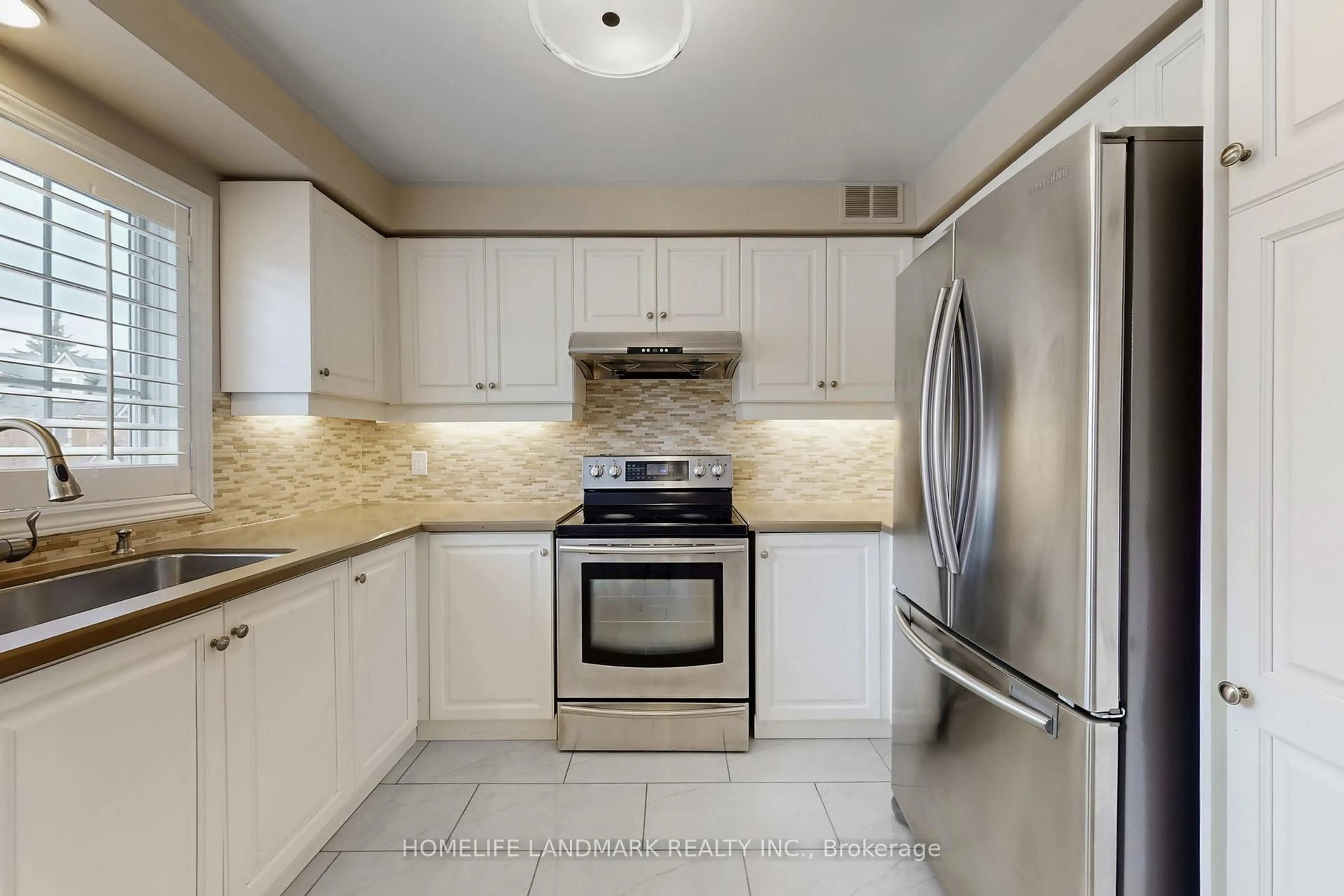 Standard kitchen, ceramic/tile floor for 33 Marmill Way, Markham Ontario L3P 7V6