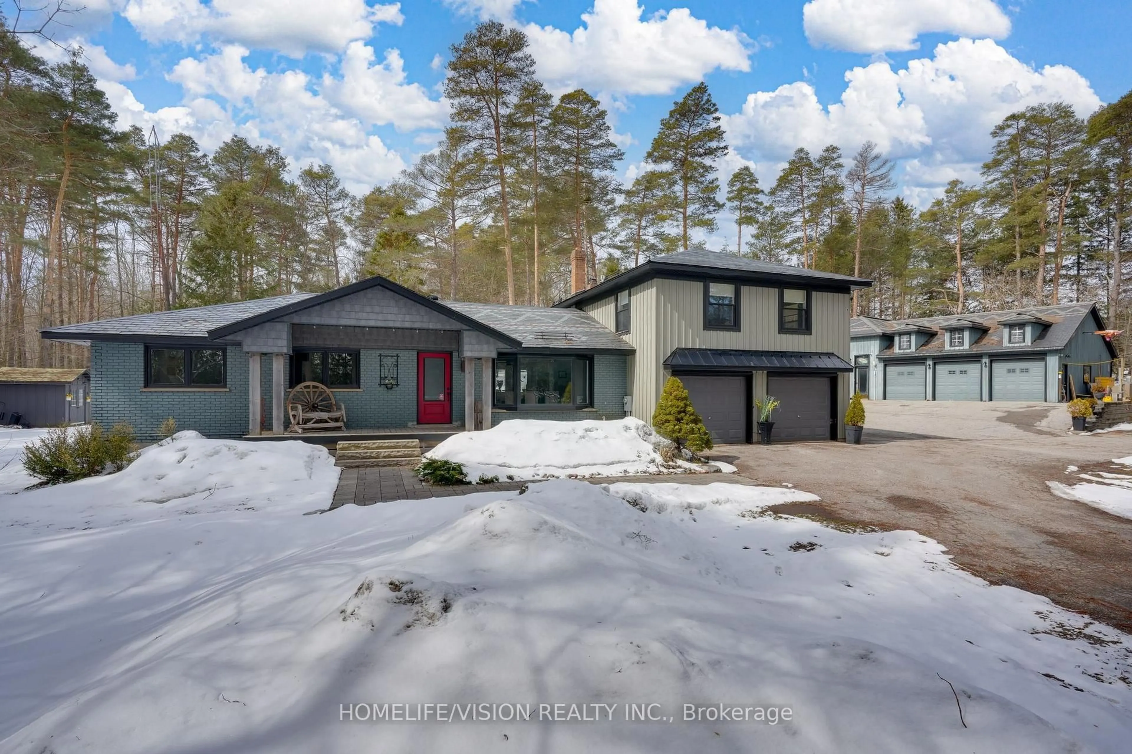 A pic from outside/outdoor area/front of a property/back of a property/a pic from drone, street for 4580 Concession 6 Rd, Uxbridge Ontario L9P 0K7