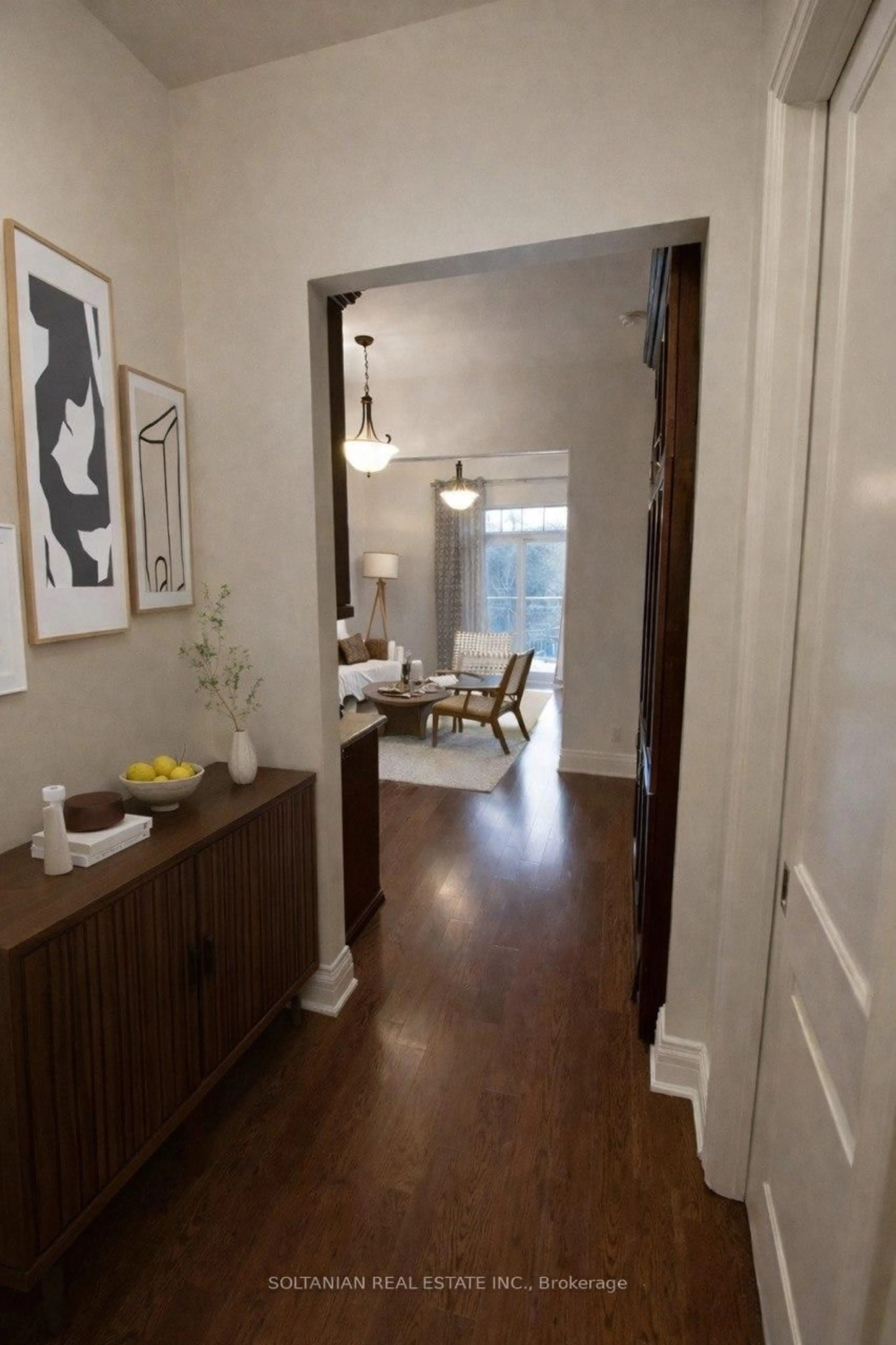 Indoor entryway for 80 Burns Blvd #425, King Ontario L7B 0B3