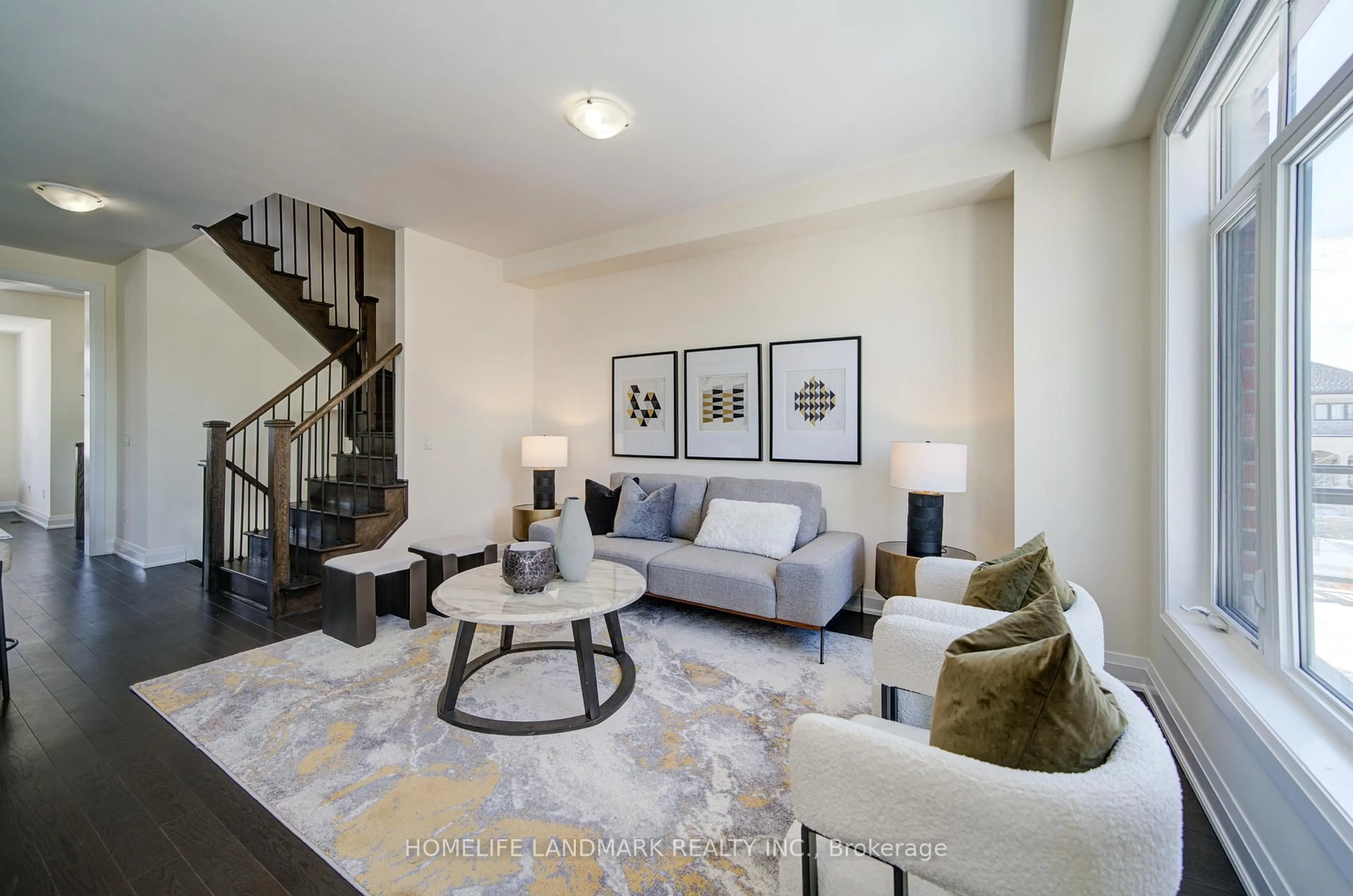 Living room with furniture, carpet floor for 17 Duncombe Lane, Richmond Hill Ontario L4C 1C2