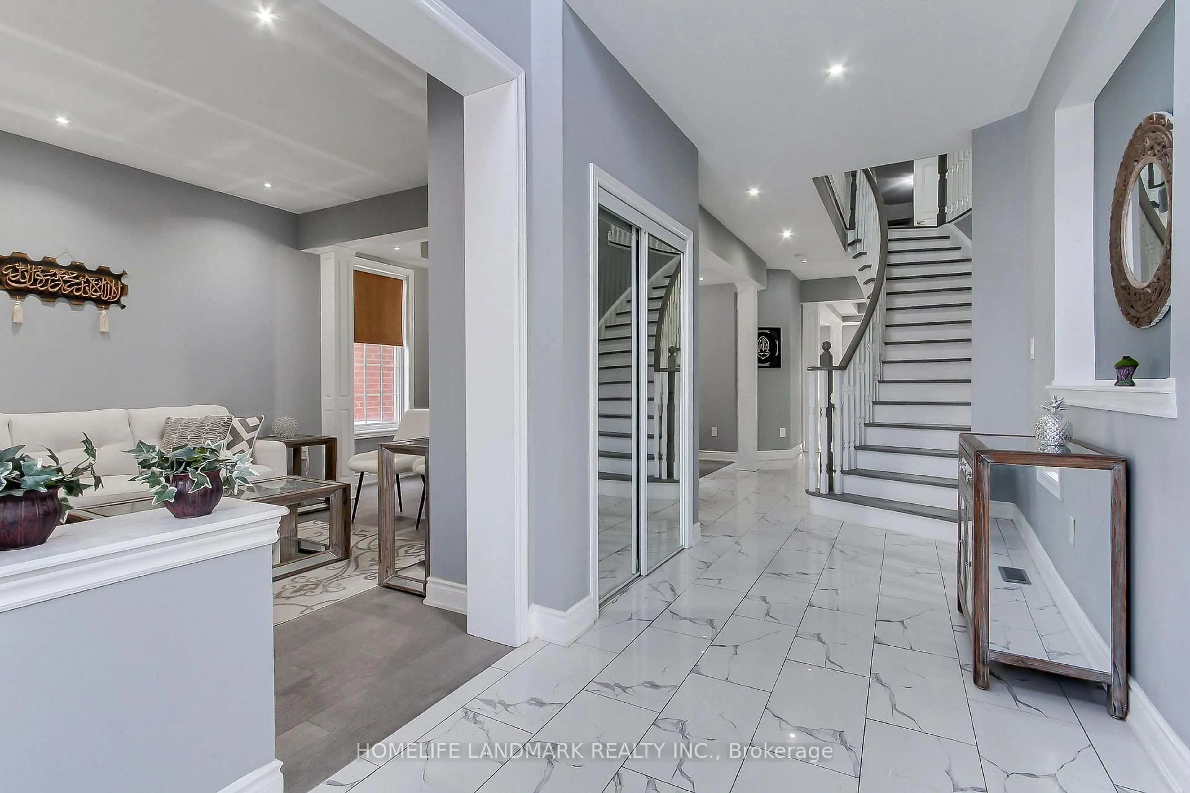 Indoor foyer for 86 Boswell Rd, Markham Ontario L6B 0M5