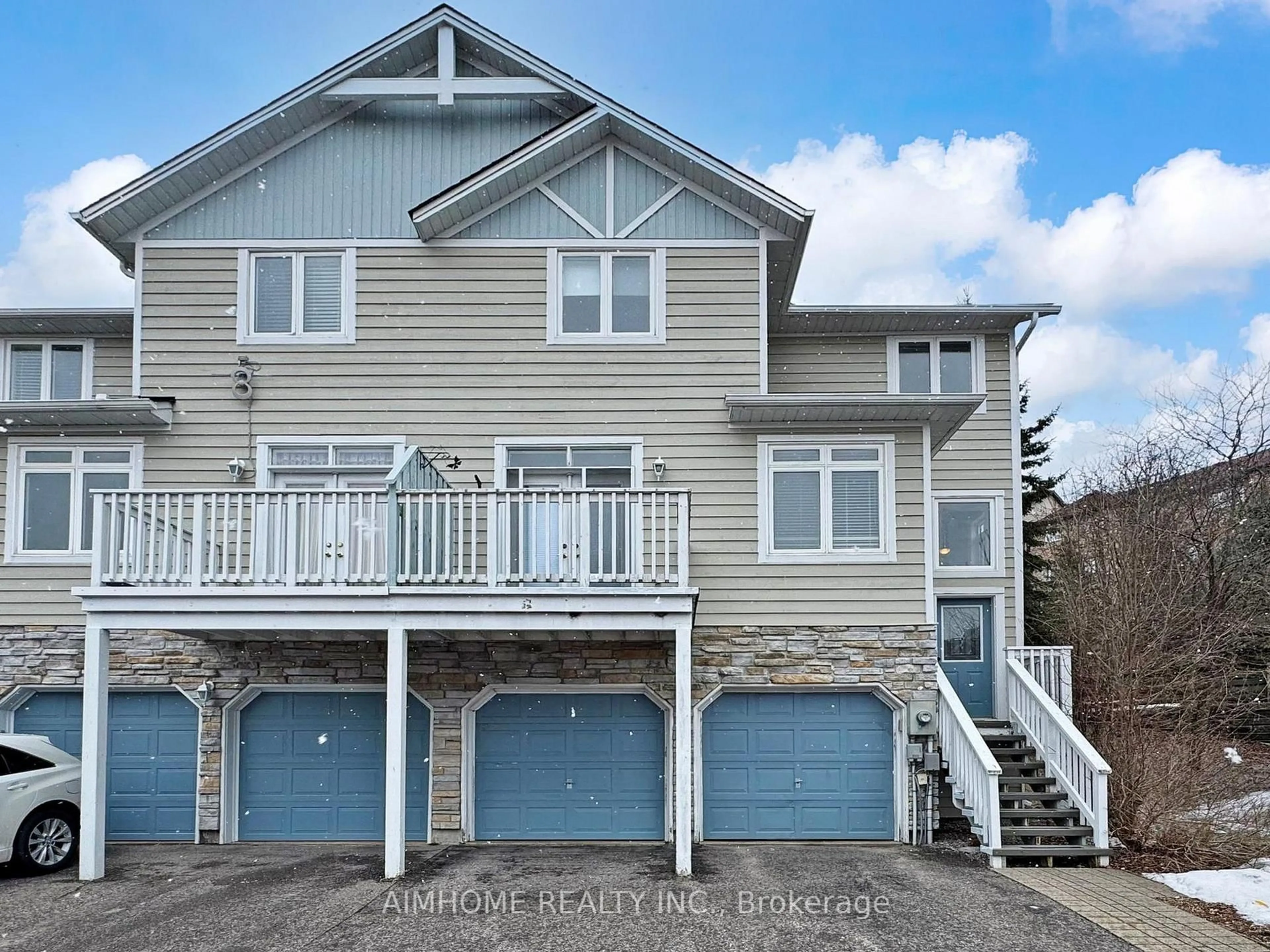 Home with vinyl exterior material, water/lake/river/ocean view for 962 On Bogart Circ, Newmarket Ontario L3Y 8T4