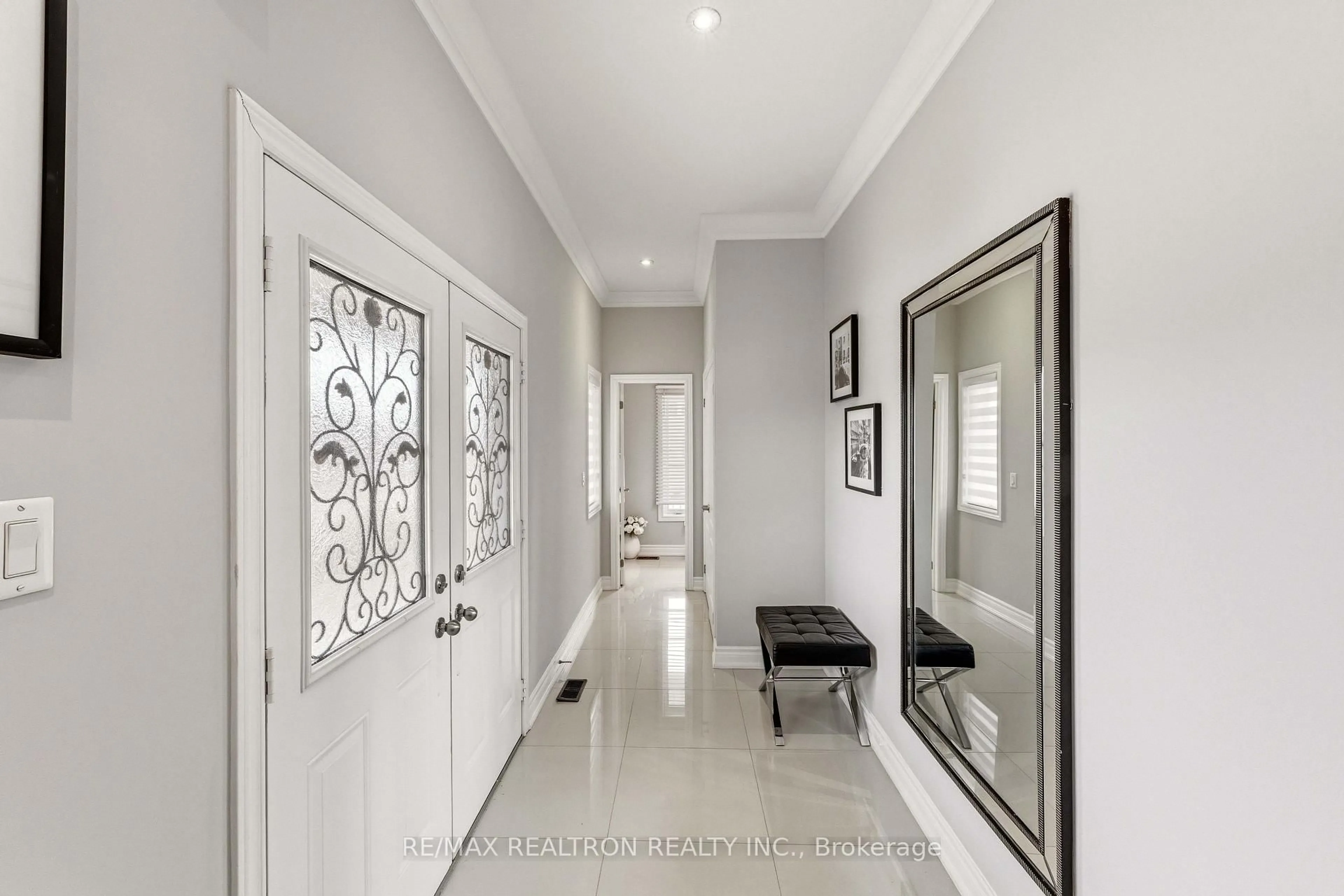 Indoor entryway for 2 Daniel Bram Dr, Vaughan Ontario L6A 0L4