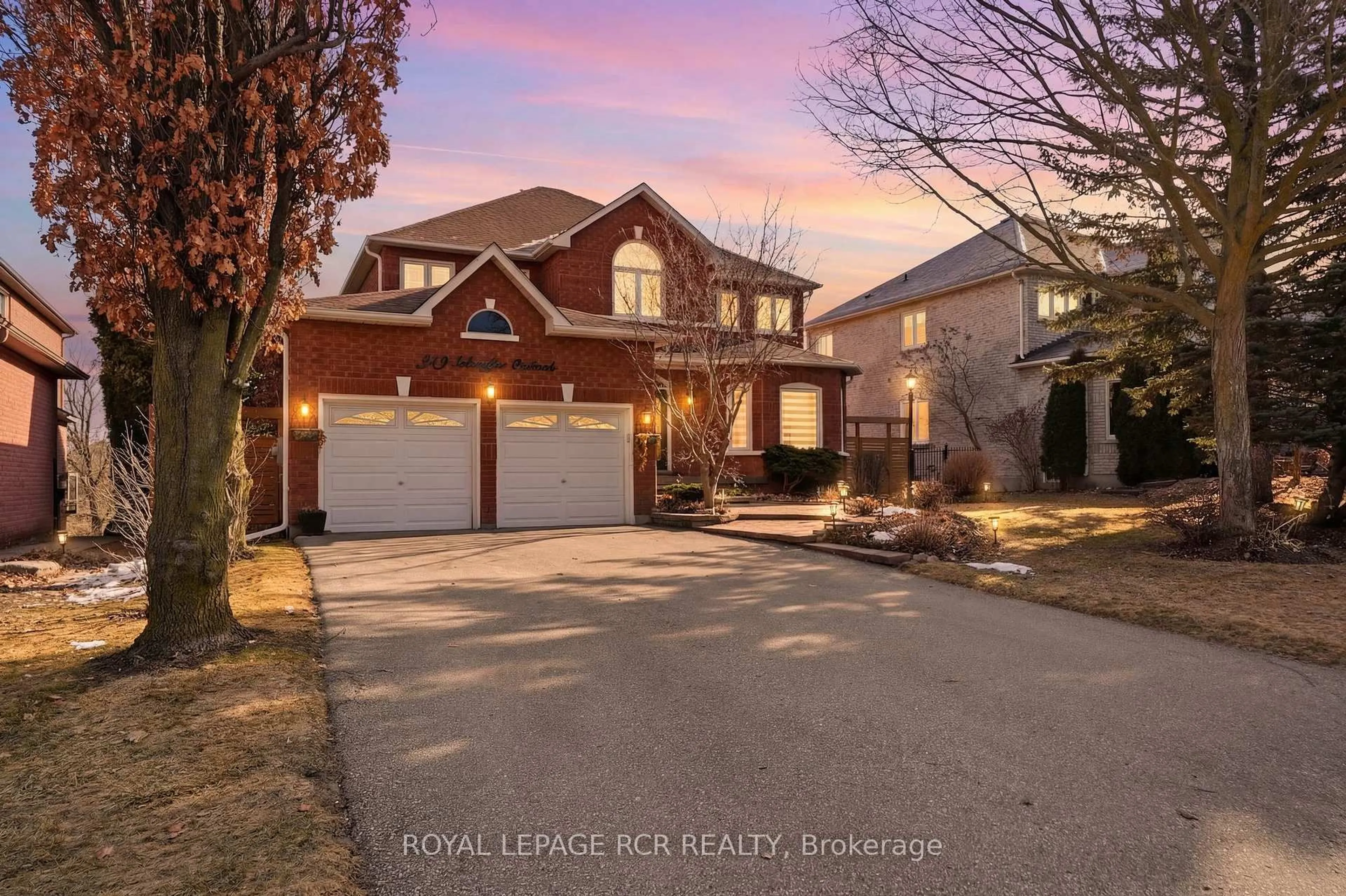 Home with brick exterior material, street for 919 Schaeffer Otlk, Newmarket Ontario L3X 1V9