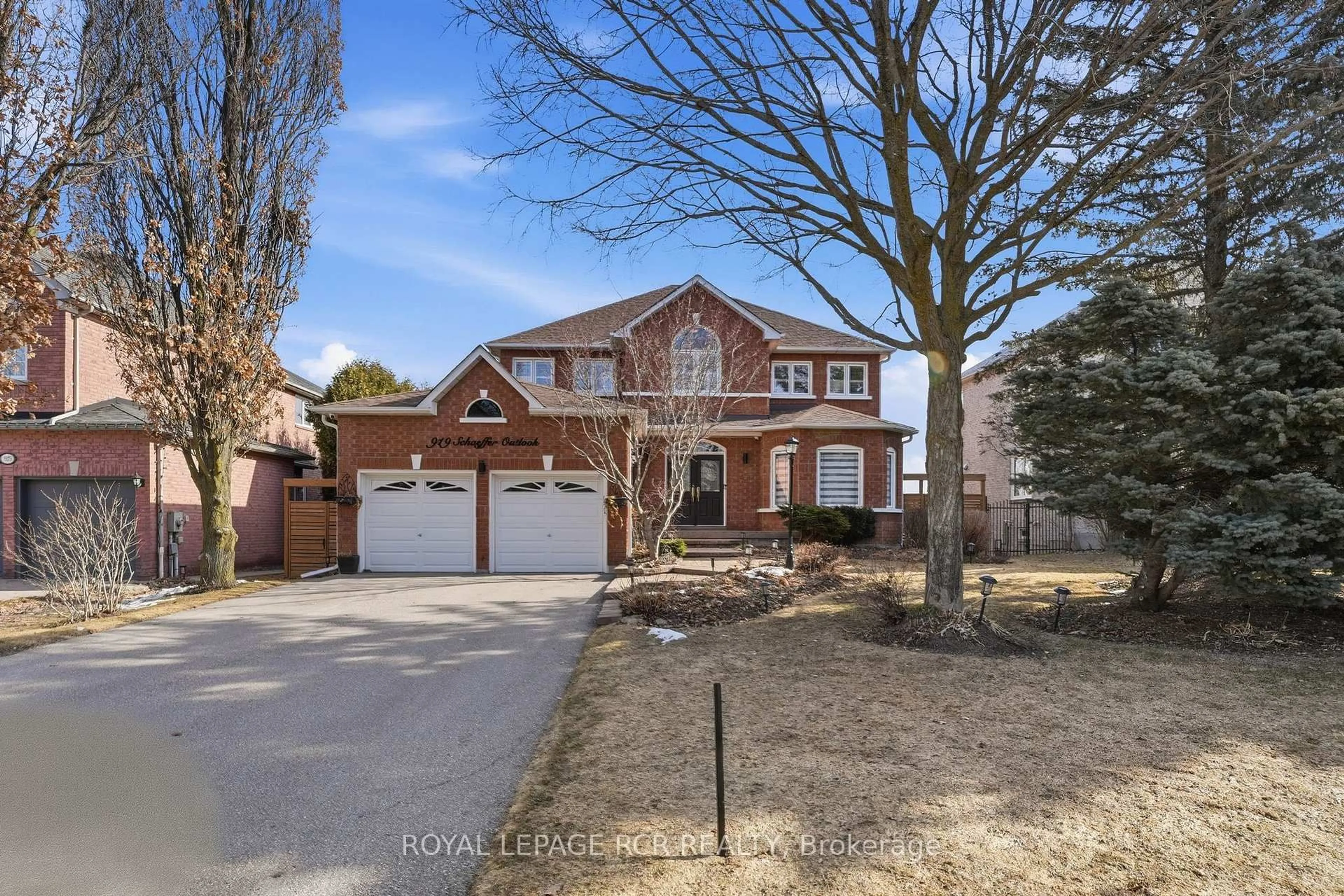 Home with brick exterior material, street for 919 Schaeffer Otlk, Newmarket Ontario L3X 1V9