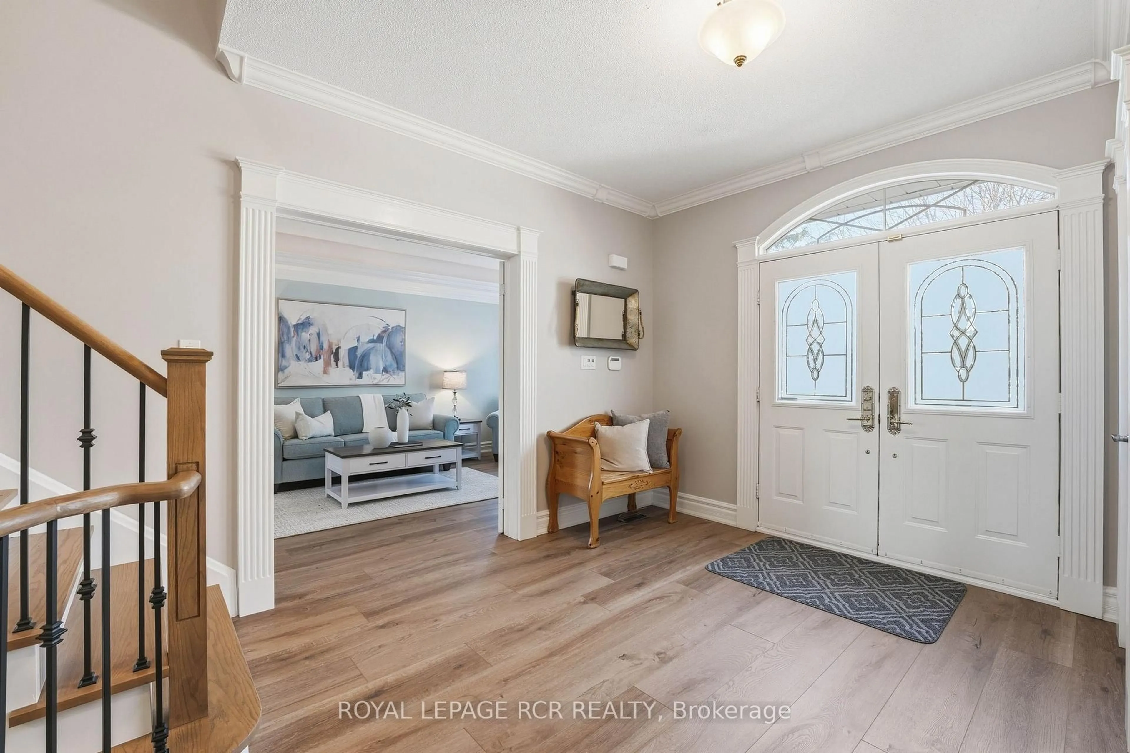 Indoor entryway for 919 Schaeffer Otlk, Newmarket Ontario L3X 1V9