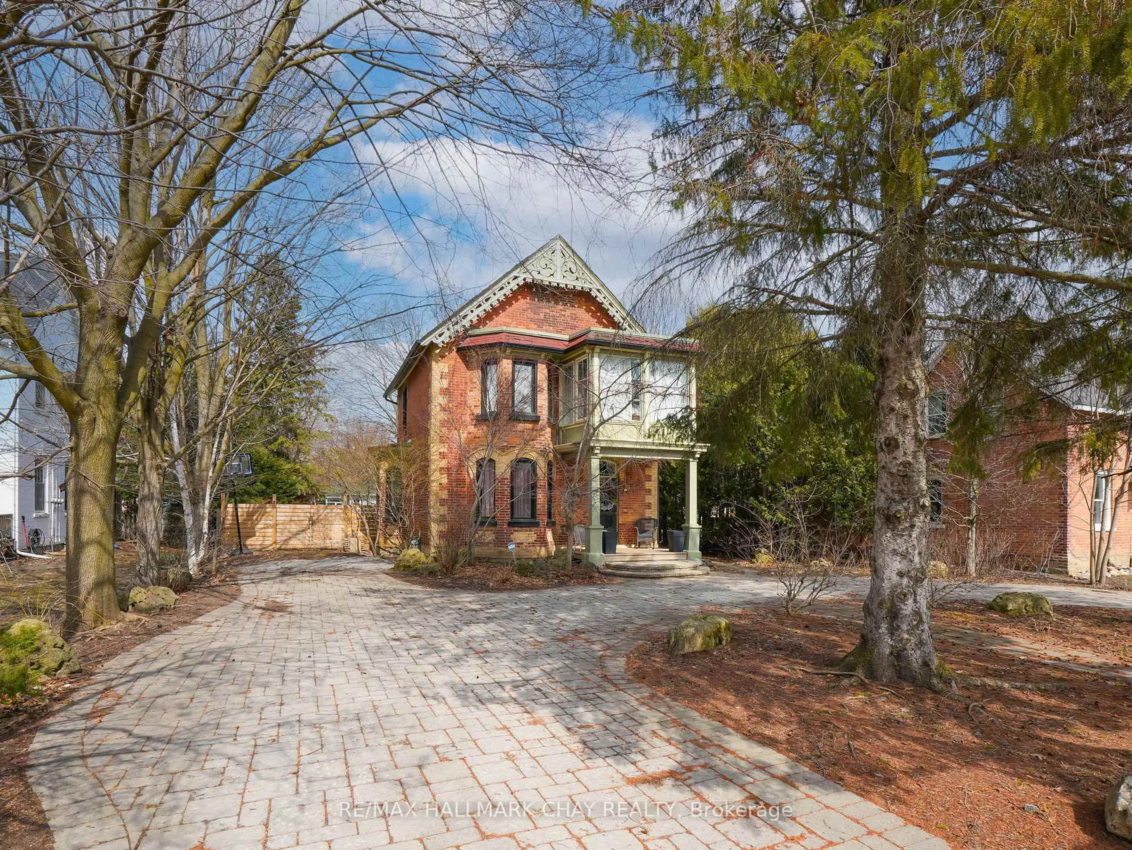 Home with brick exterior material, street for 134 Victoria St, New Tecumseth Ontario L9R 1K6