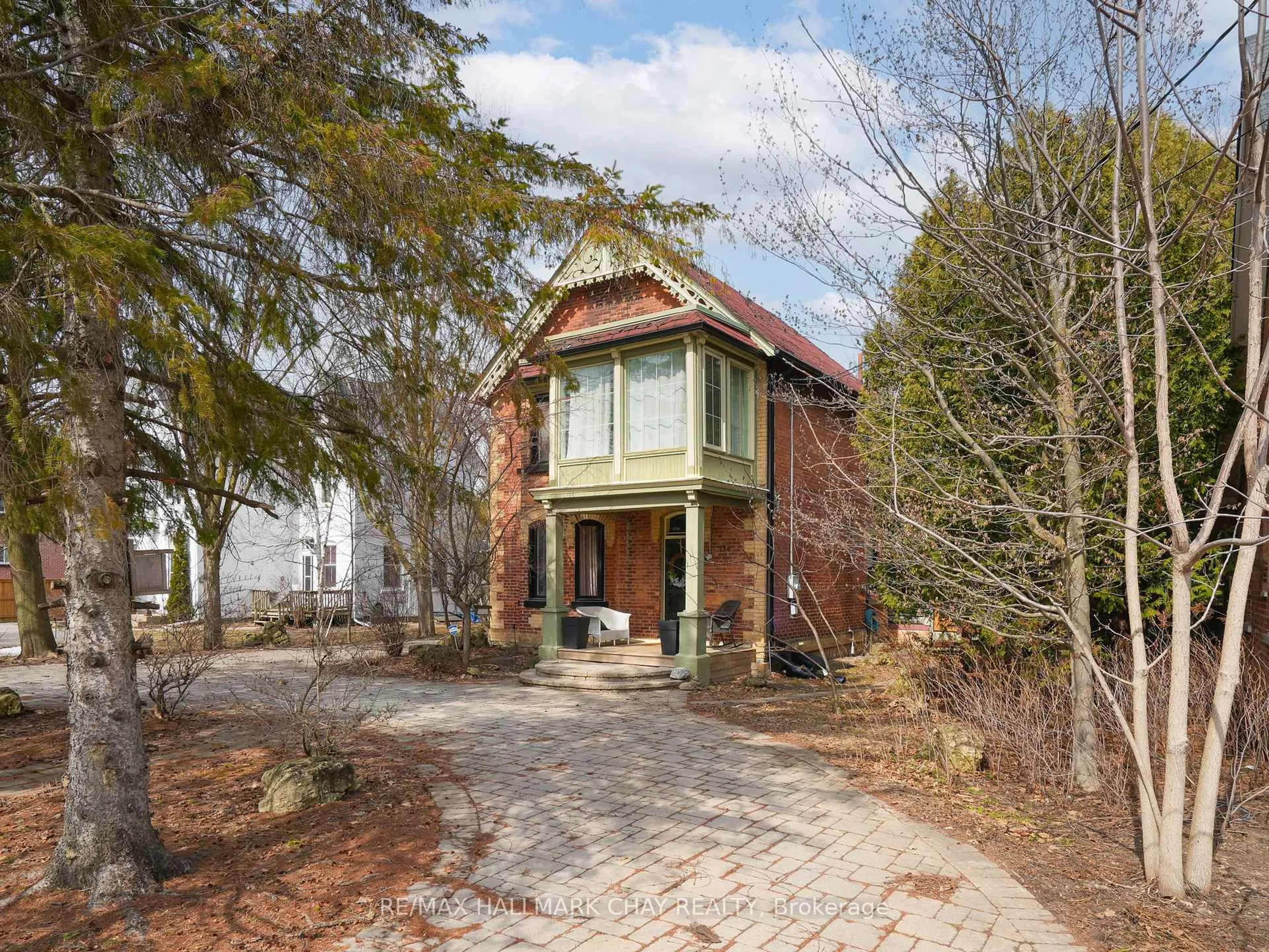 Home with brick exterior material, street for 134 Victoria St, New Tecumseth Ontario L9R 1K6