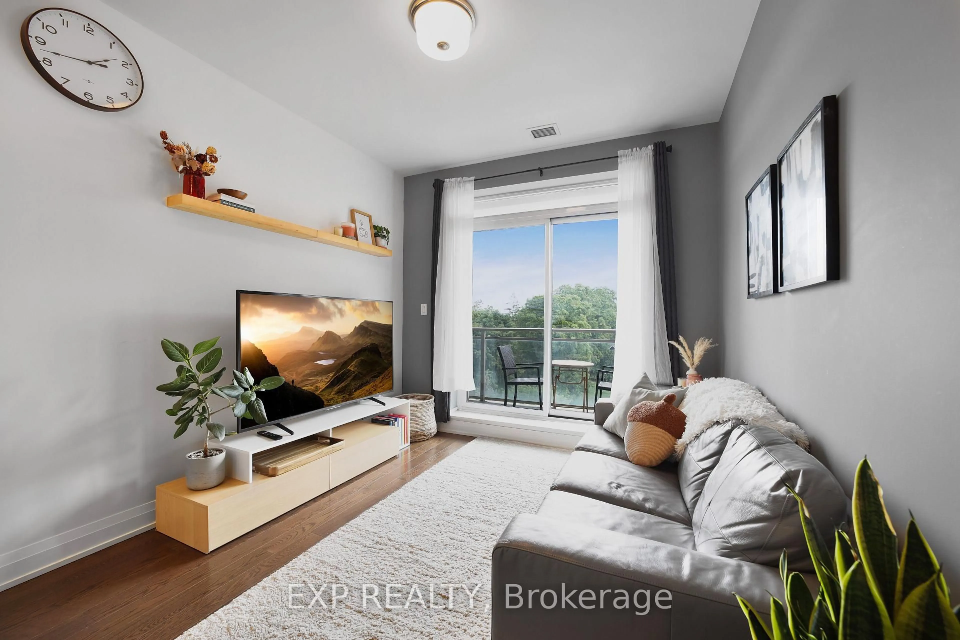 Living room with furniture, unknown for 15277 Yonge St #602A, Aurora Ontario L4G 1N6