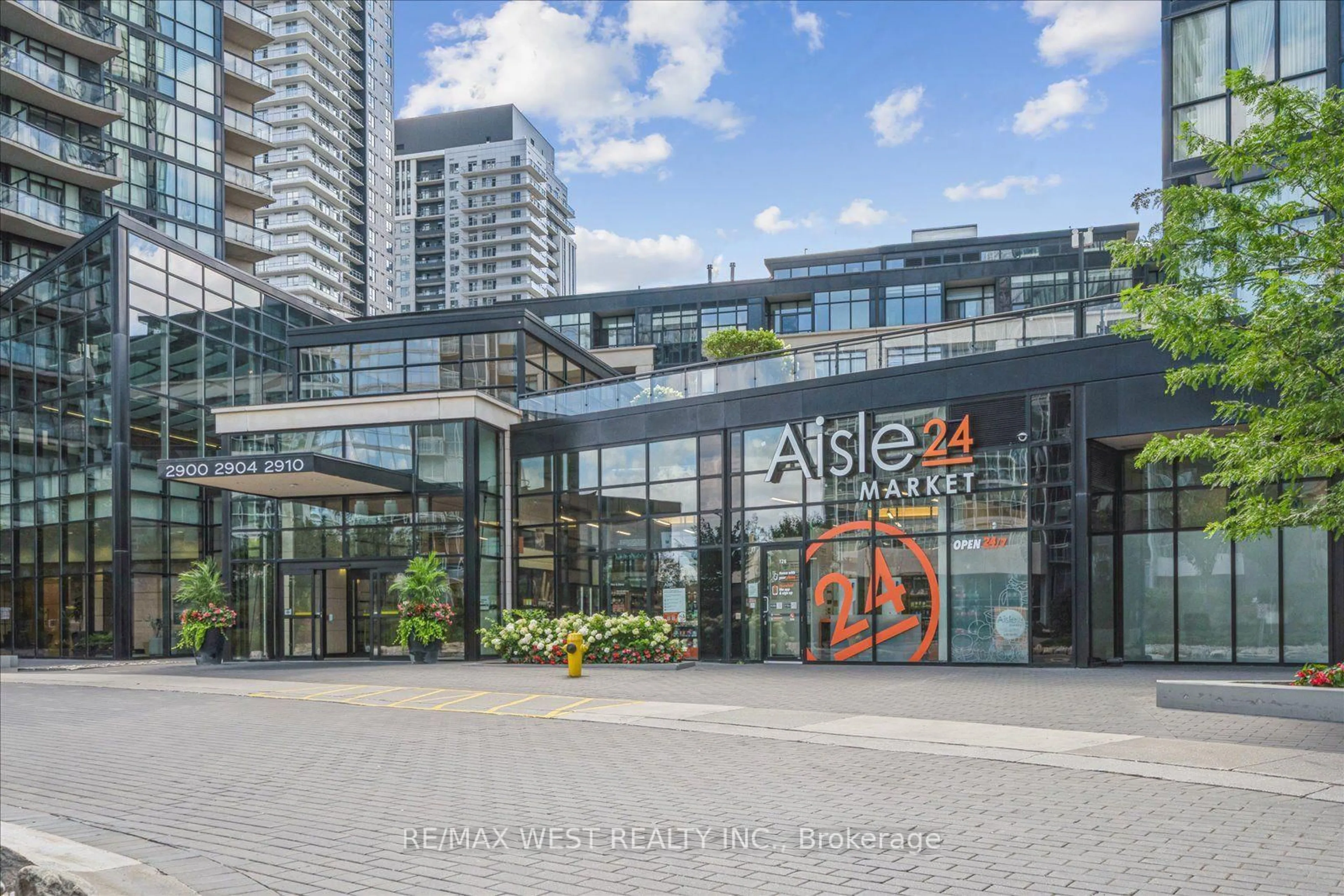 Indoor foyer for 2910 Highway 7 Rd #2303, Vaughan Ontario L4K 0H8