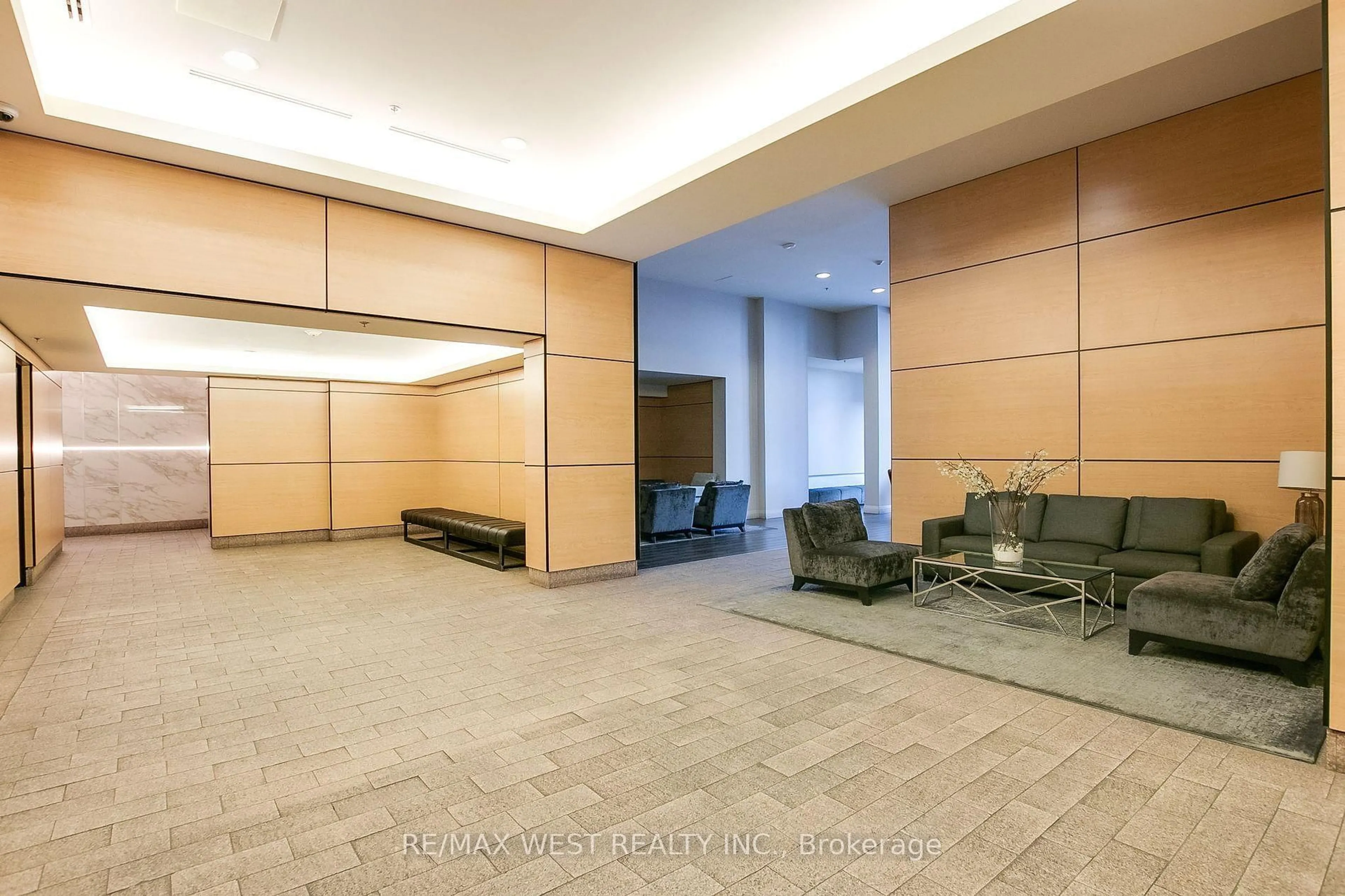 Lobby for 2910 Highway 7 Rd #2303, Vaughan Ontario L4K 0H8