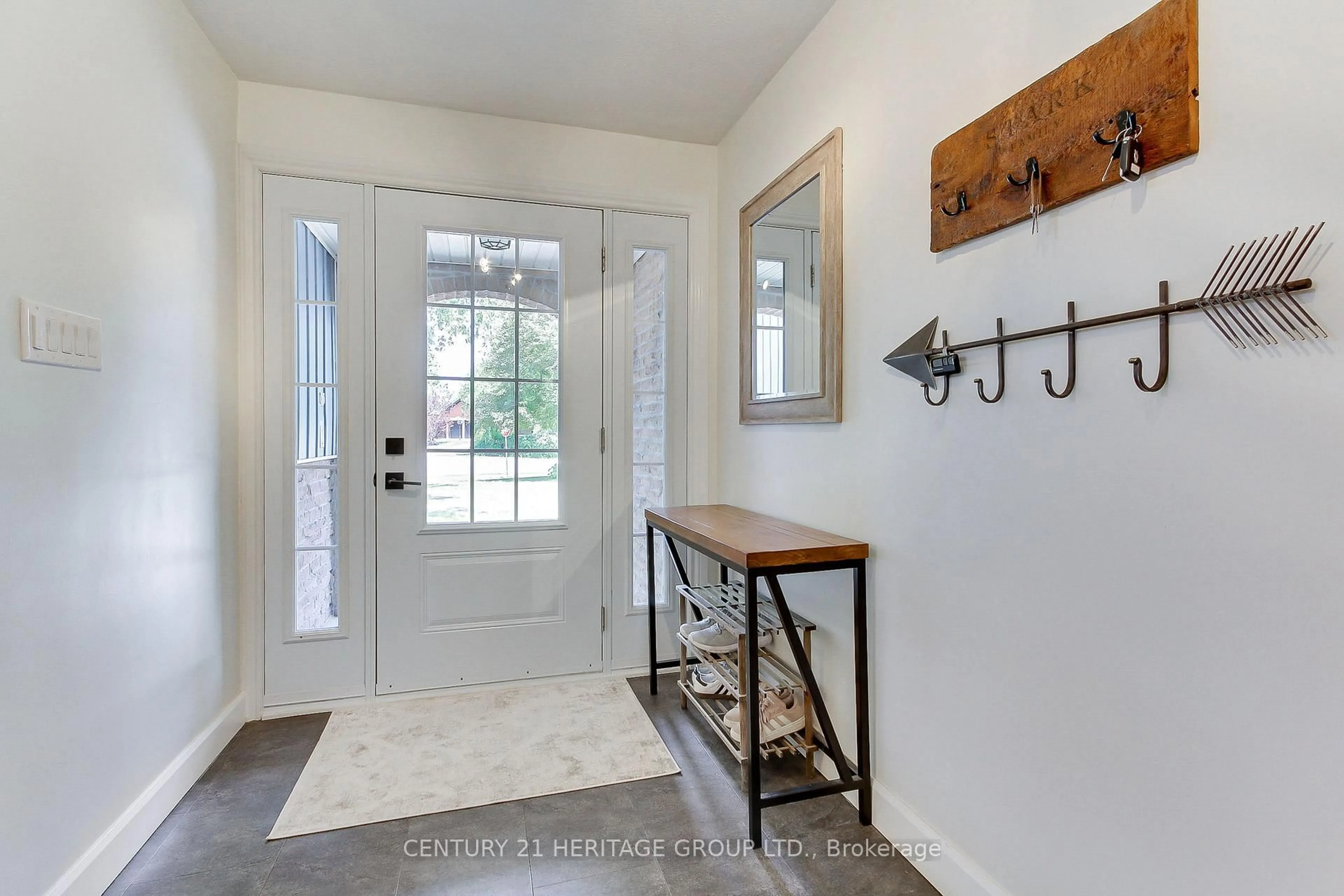 Indoor entryway for 50 Marine Dr, Innisfil Ontario L0L 1R0