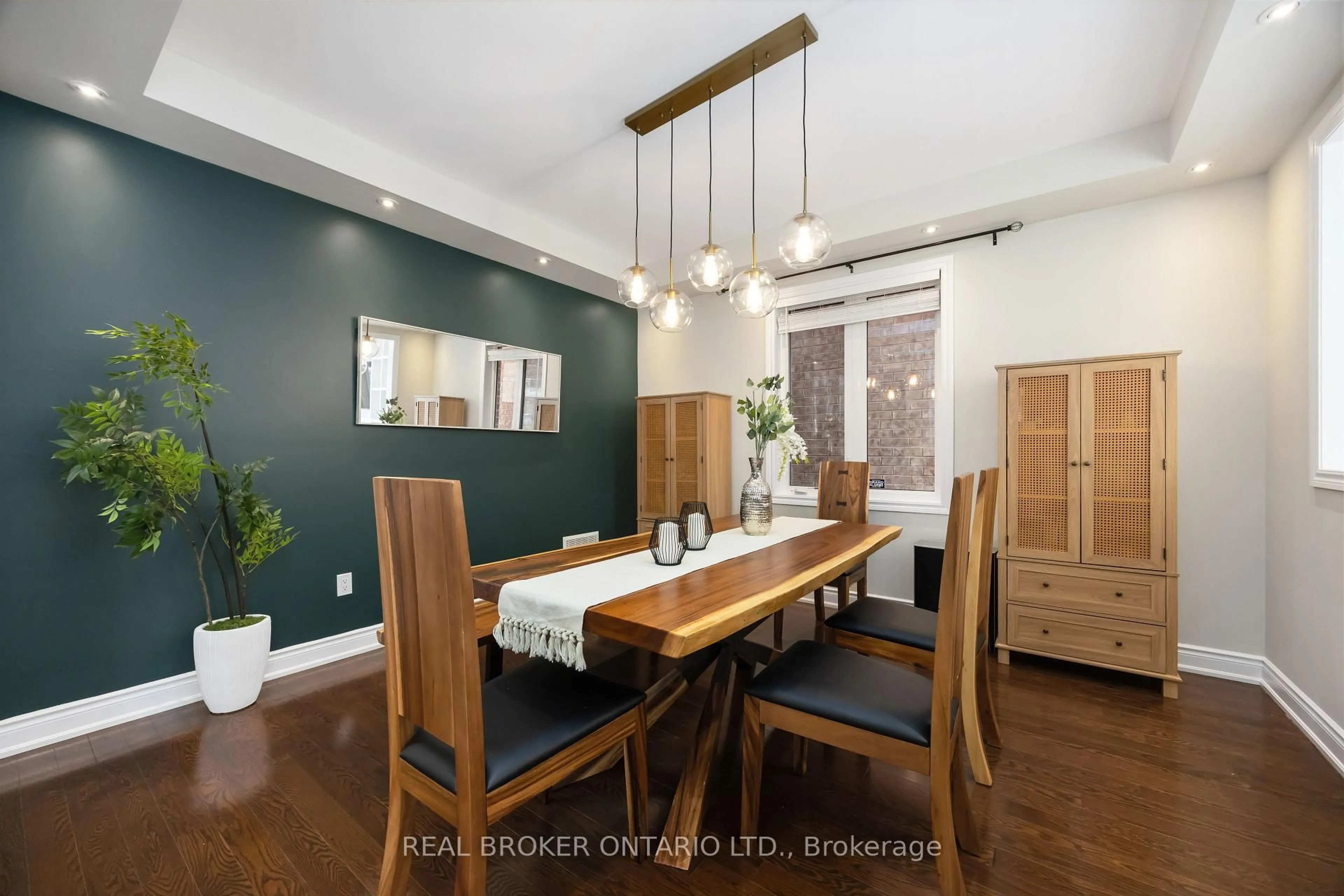 Dining room, wood/laminate floor for 40 Mack Clement Lane, Richmond Hill Ontario L4S 0G2