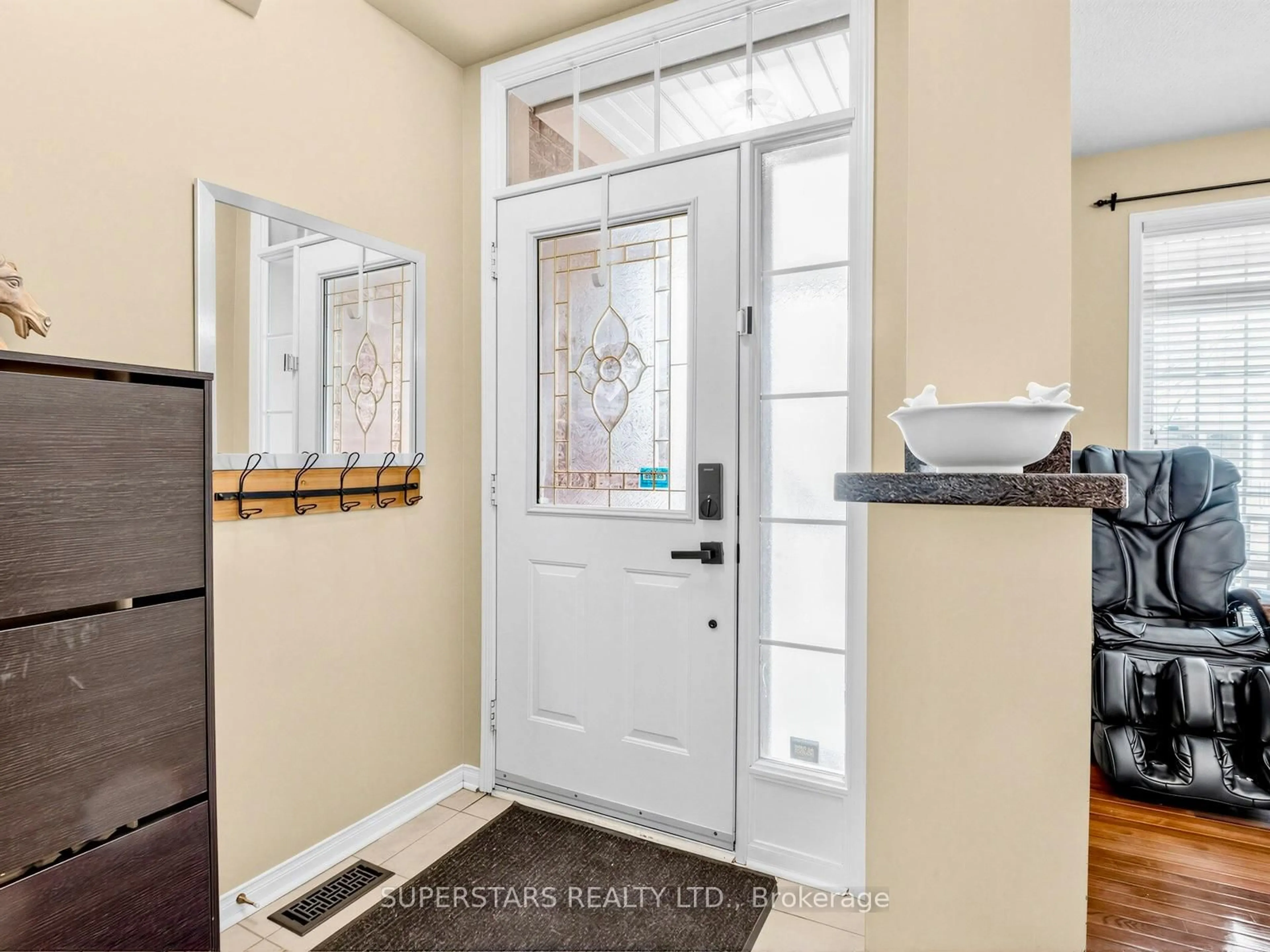 Indoor entryway for 7 Wilcliff Crt, Markham Ontario L6E 2E5