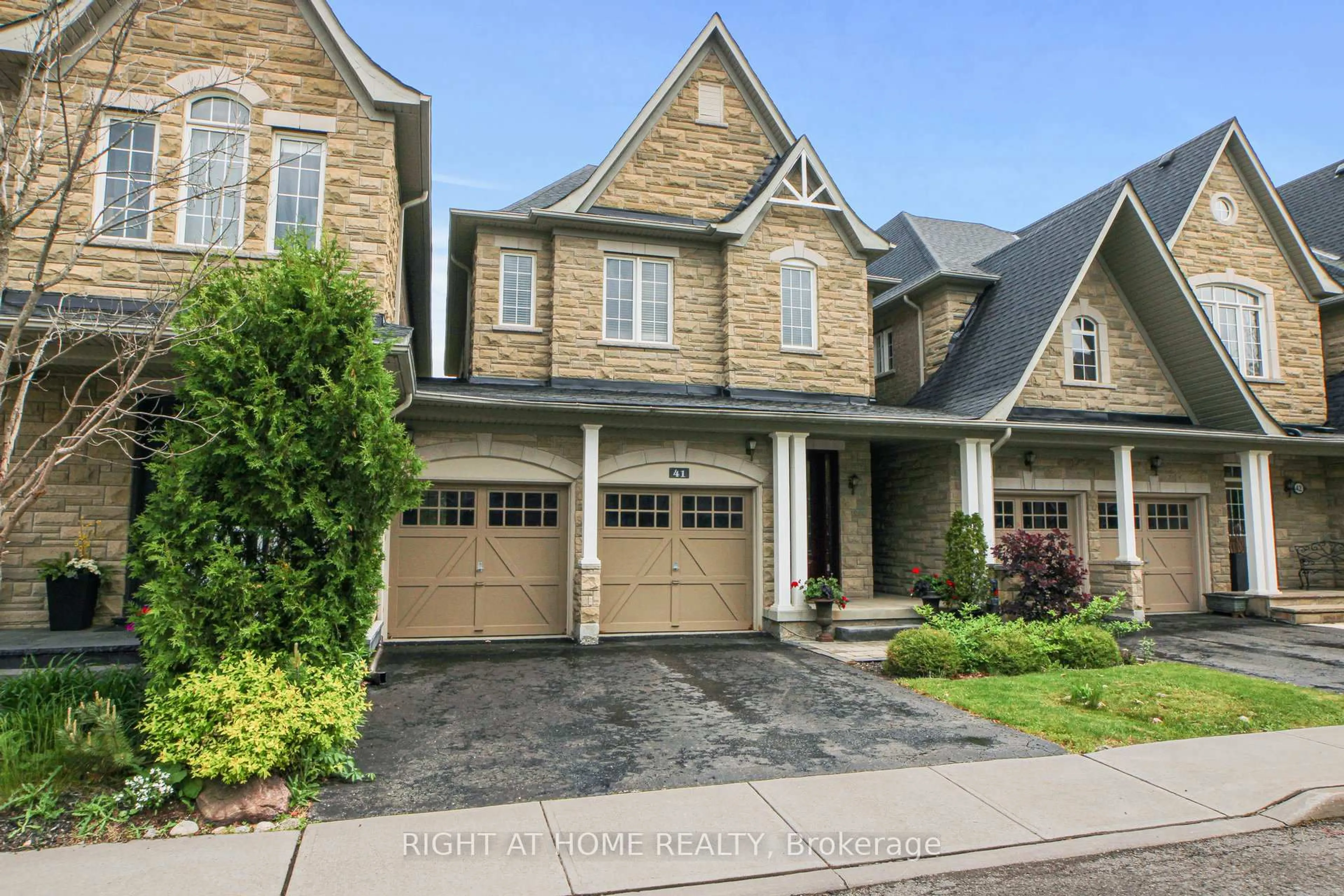 Home with brick exterior material, street for 280 Paradelle Dr #41, Richmond Hill Ontario L4E 0E1