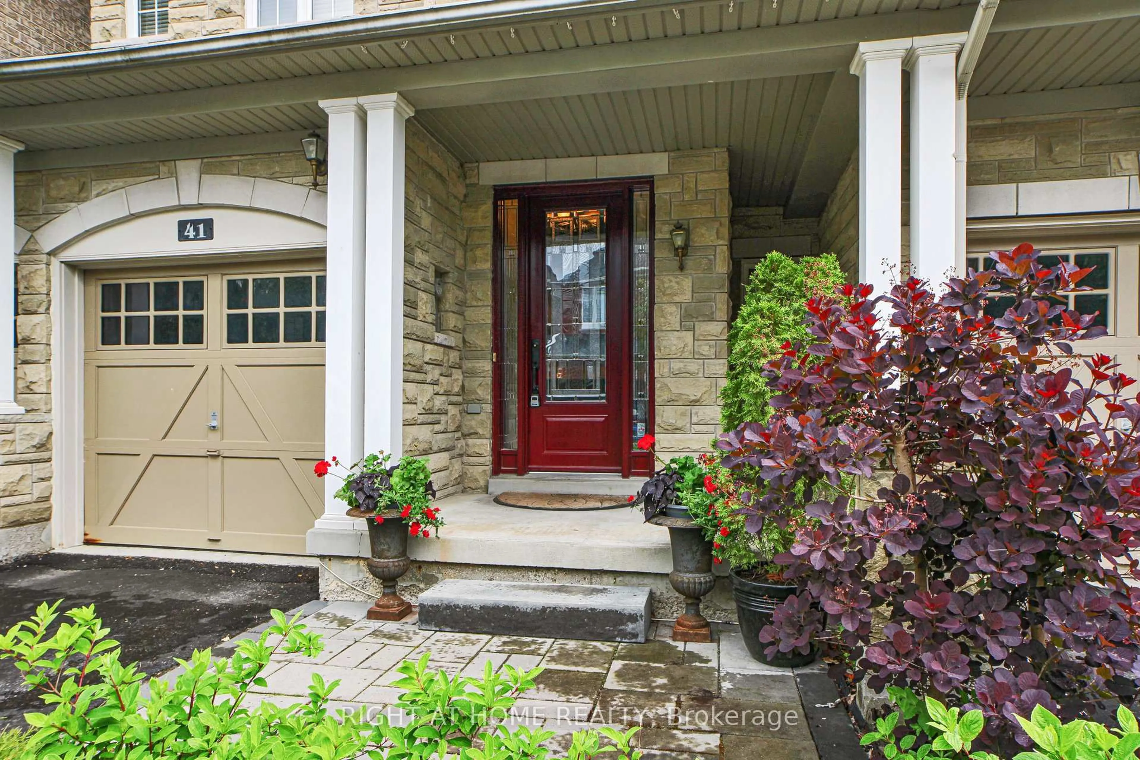 Indoor entryway for 280 Paradelle Dr #41, Richmond Hill Ontario L4E 0E1