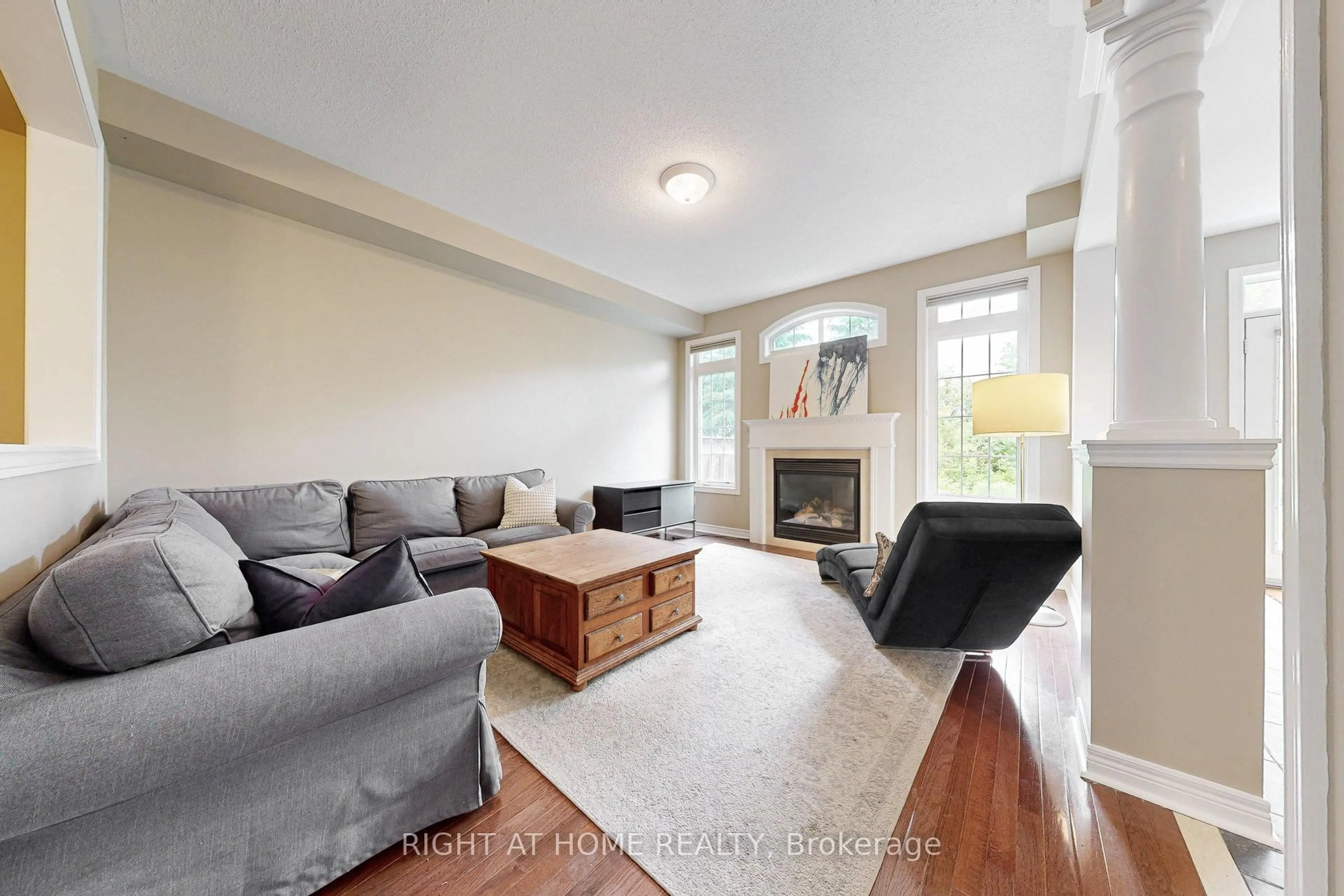 Living room with furniture, unknown for 280 Paradelle Dr #41, Richmond Hill Ontario L4E 0E1