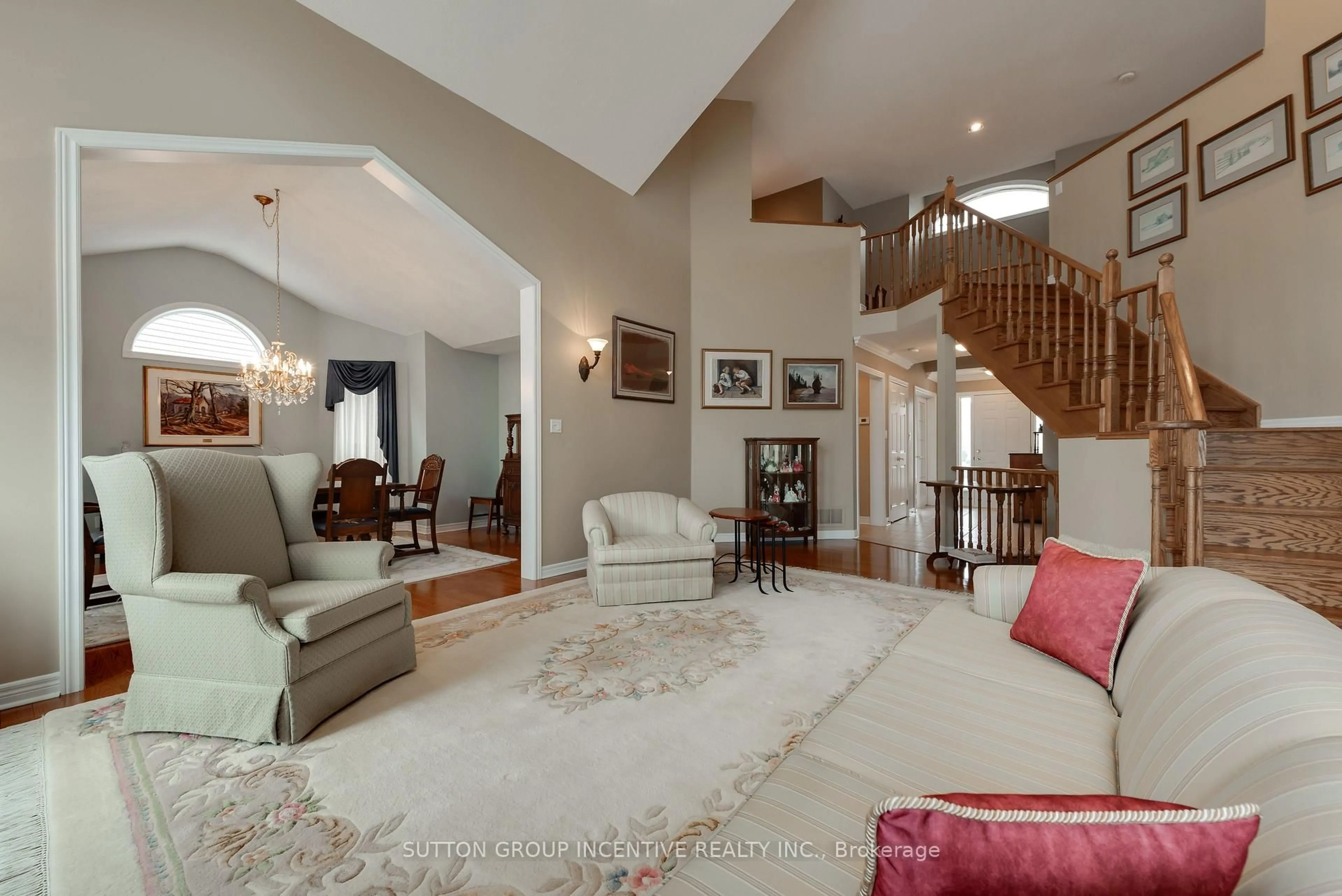 Living room with furniture, unknown for 87 Bella Vista Tr #4, New Tecumseth Ontario L9R 2E2