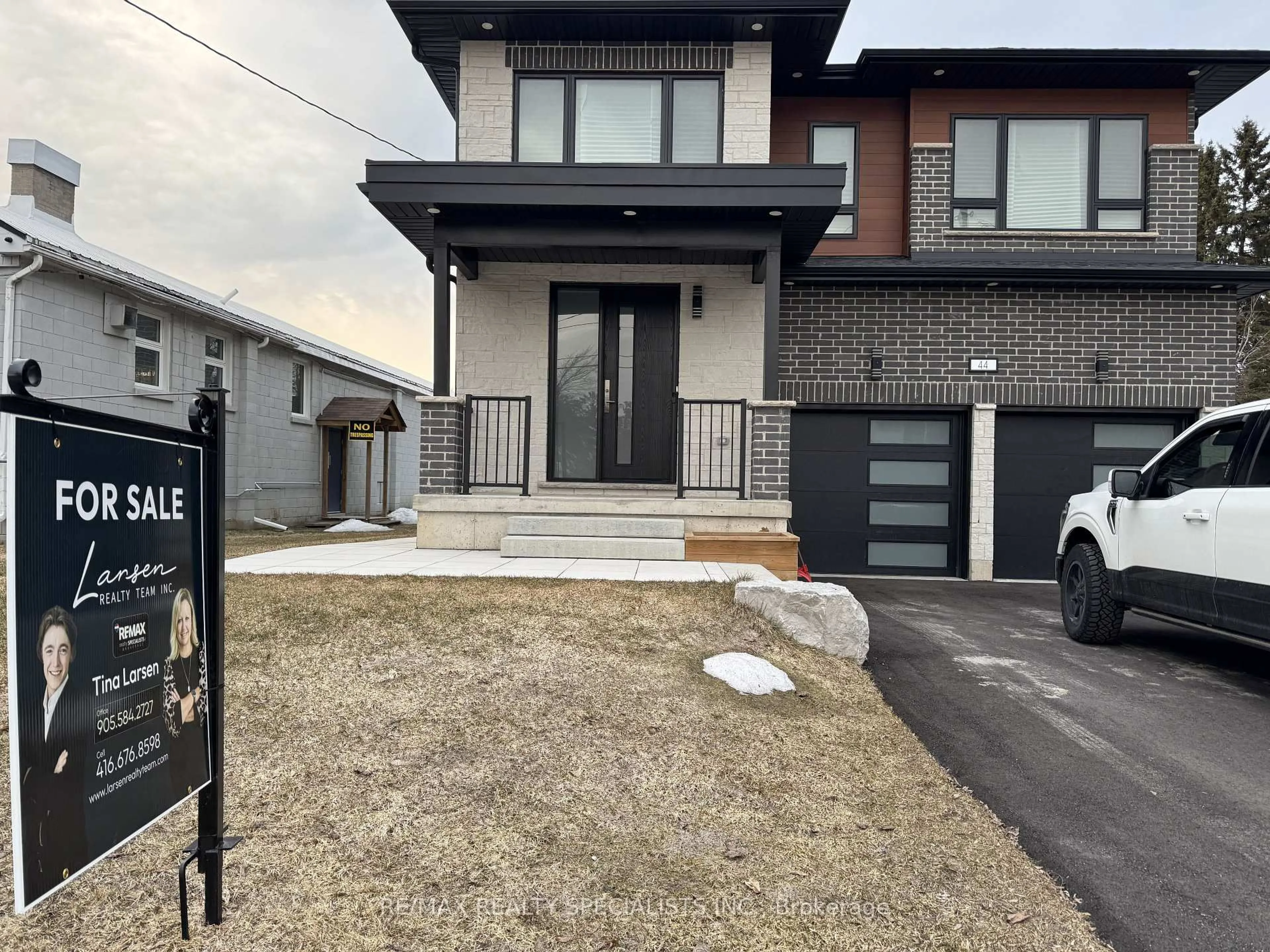 Home with brick exterior material, street for 44 Albert St, New Tecumseth Ontario L9R 1H2