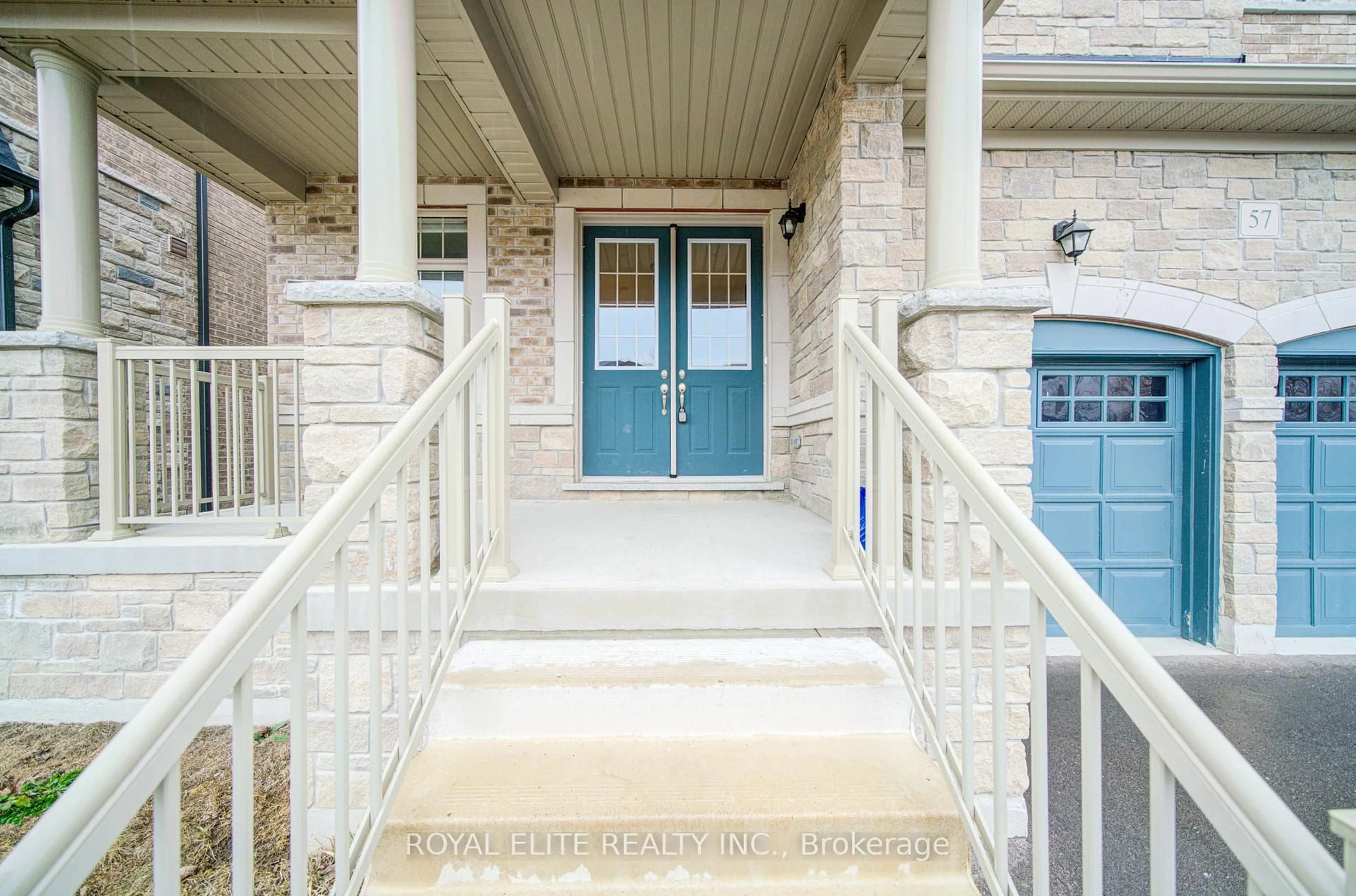 Indoor entryway for 57 Betty May Cres, East Gwillimbury Ontario L9N 1S2