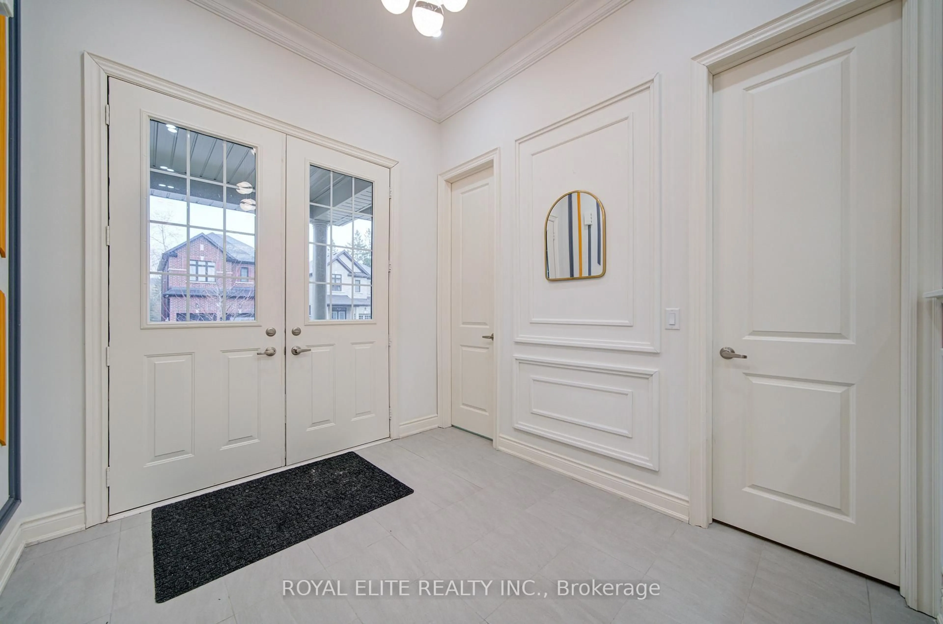 Indoor entryway for 57 Betty May Cres, East Gwillimbury Ontario L9N 1S2
