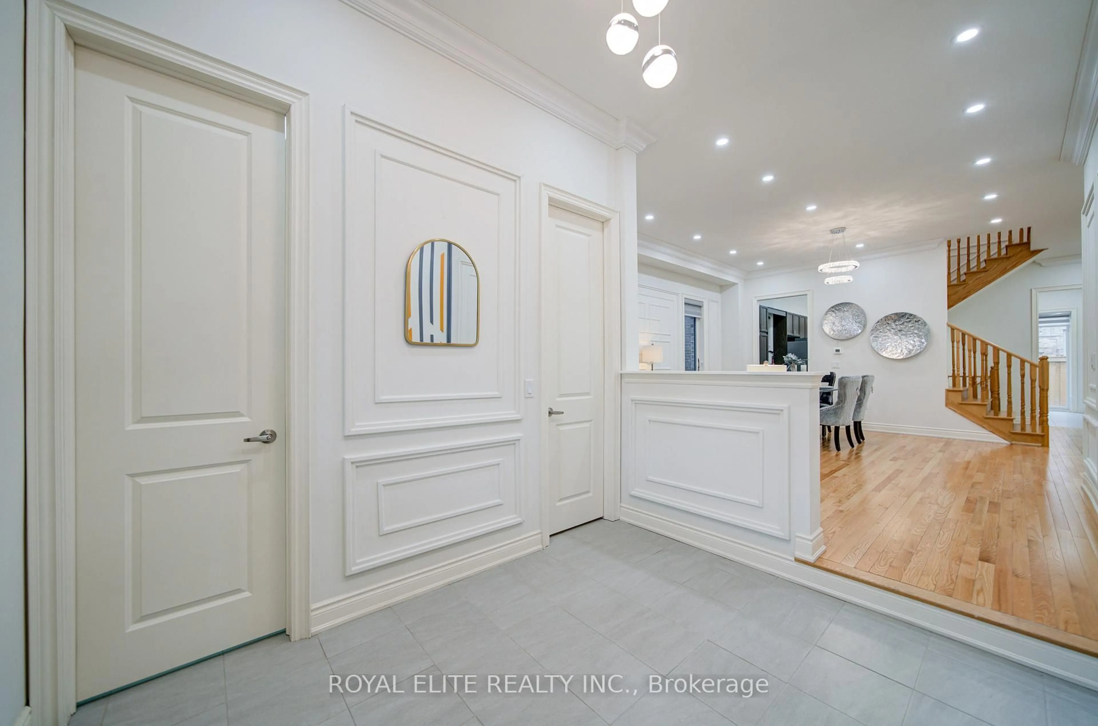 Indoor entryway for 57 Betty May Cres, East Gwillimbury Ontario L9N 1S2